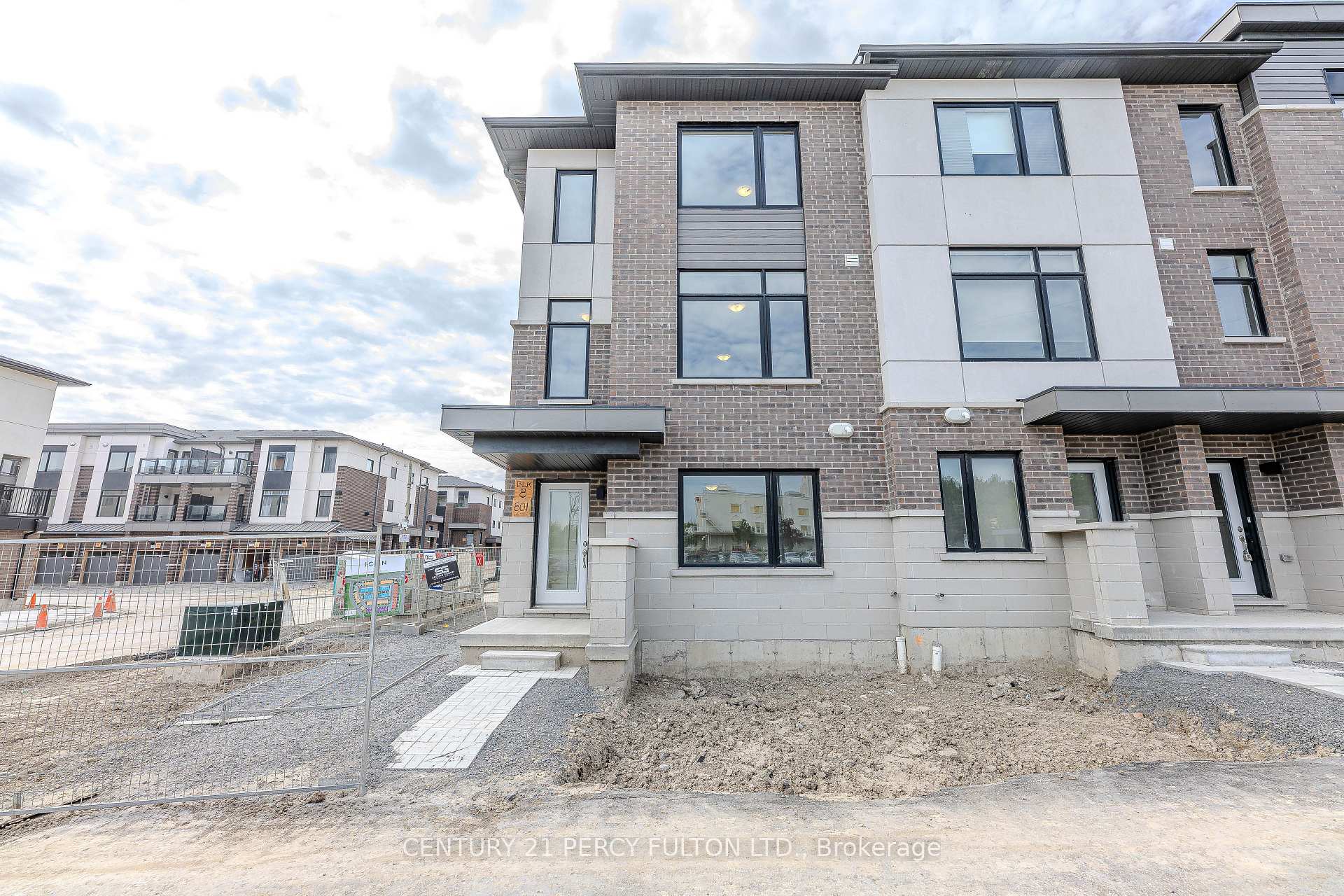 1695 Dersan Street 809, Pickering, ON L1V 2P8