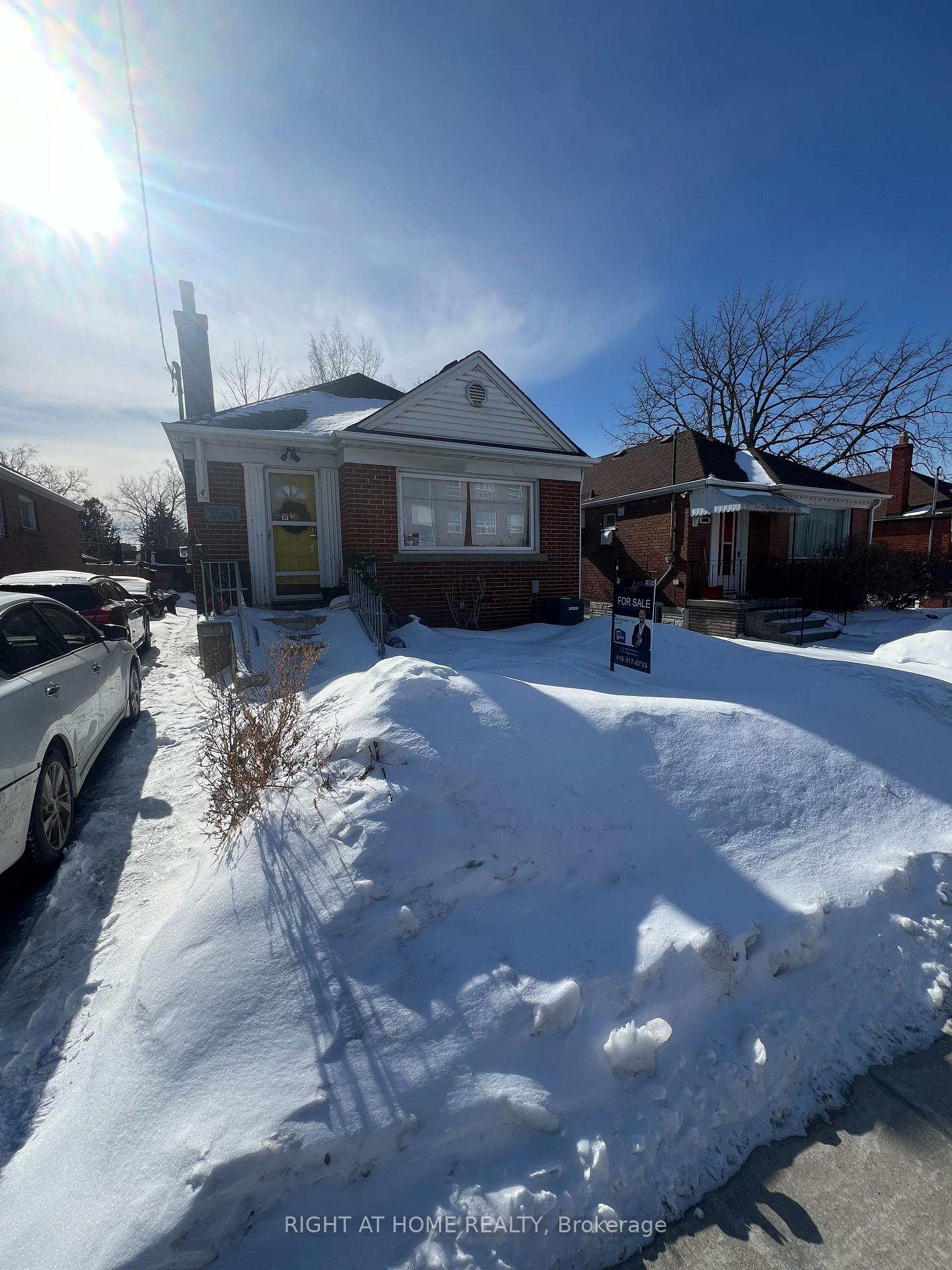 2941 St Clair Avenue E, Toronto E03, ON M4B 1N9