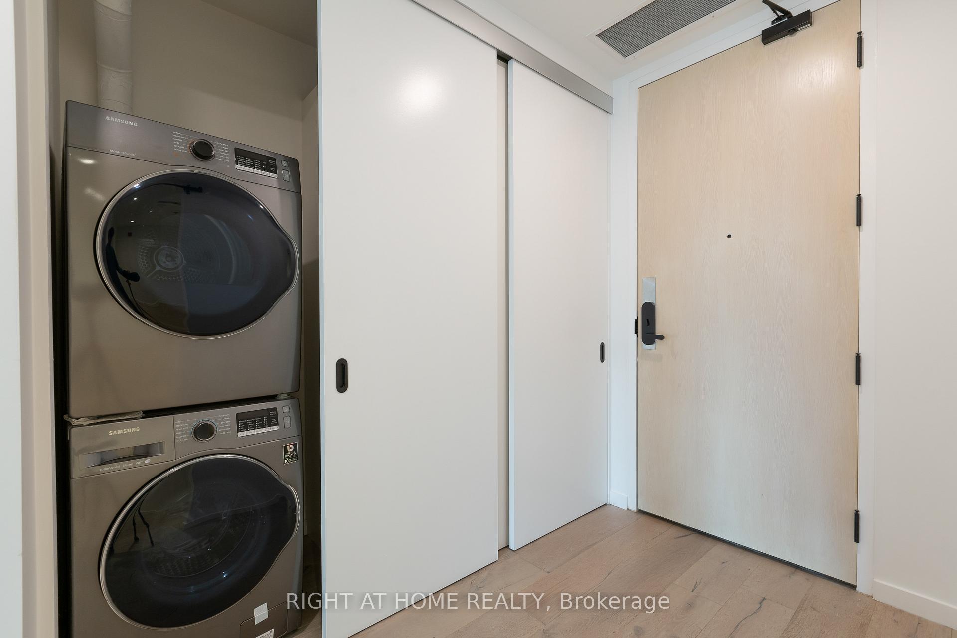 778 Queen Street E 206, Toronto E01 — photo 3 of 5