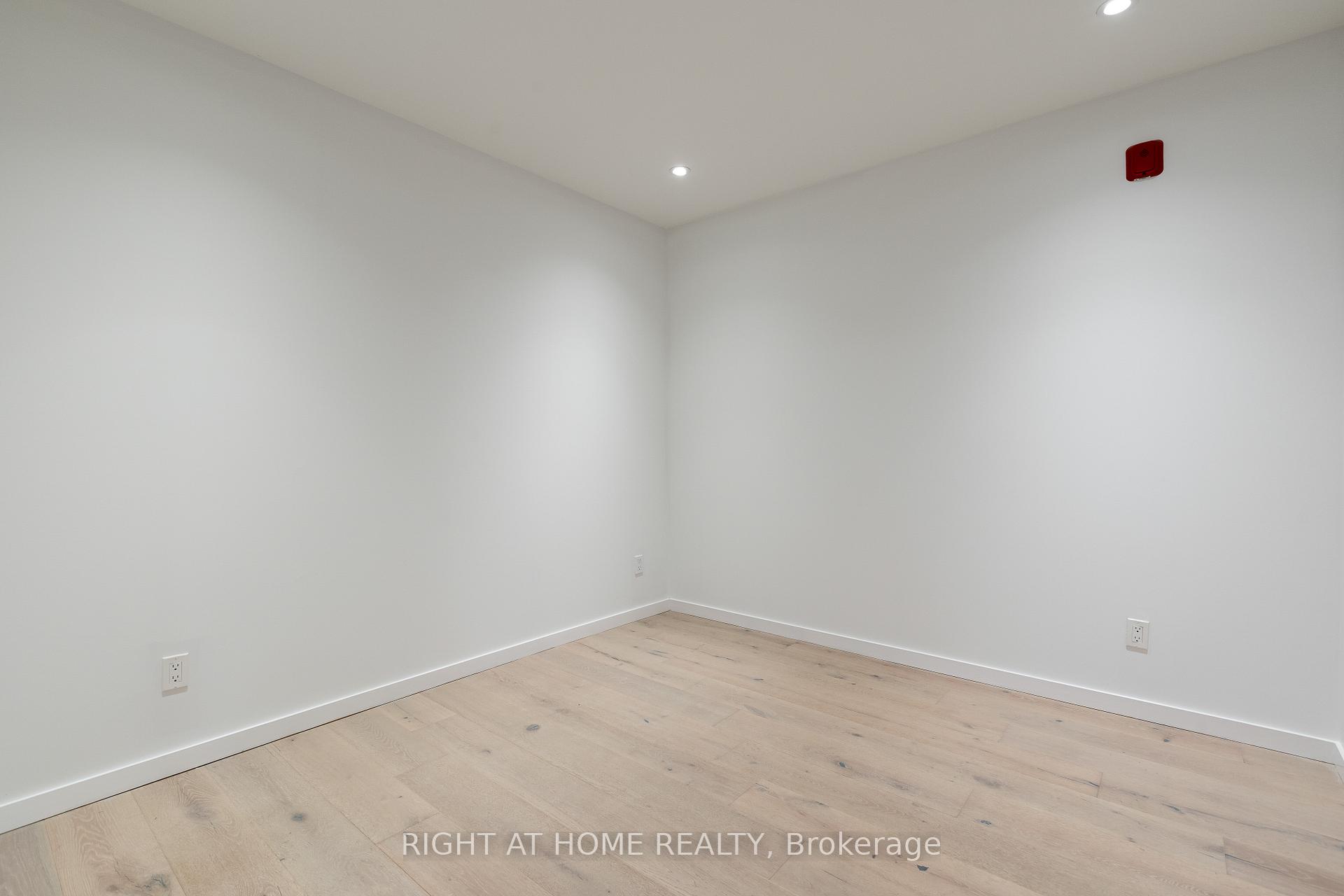 778 Queen Street E 206, Toronto E01 — photo 4 of 5
