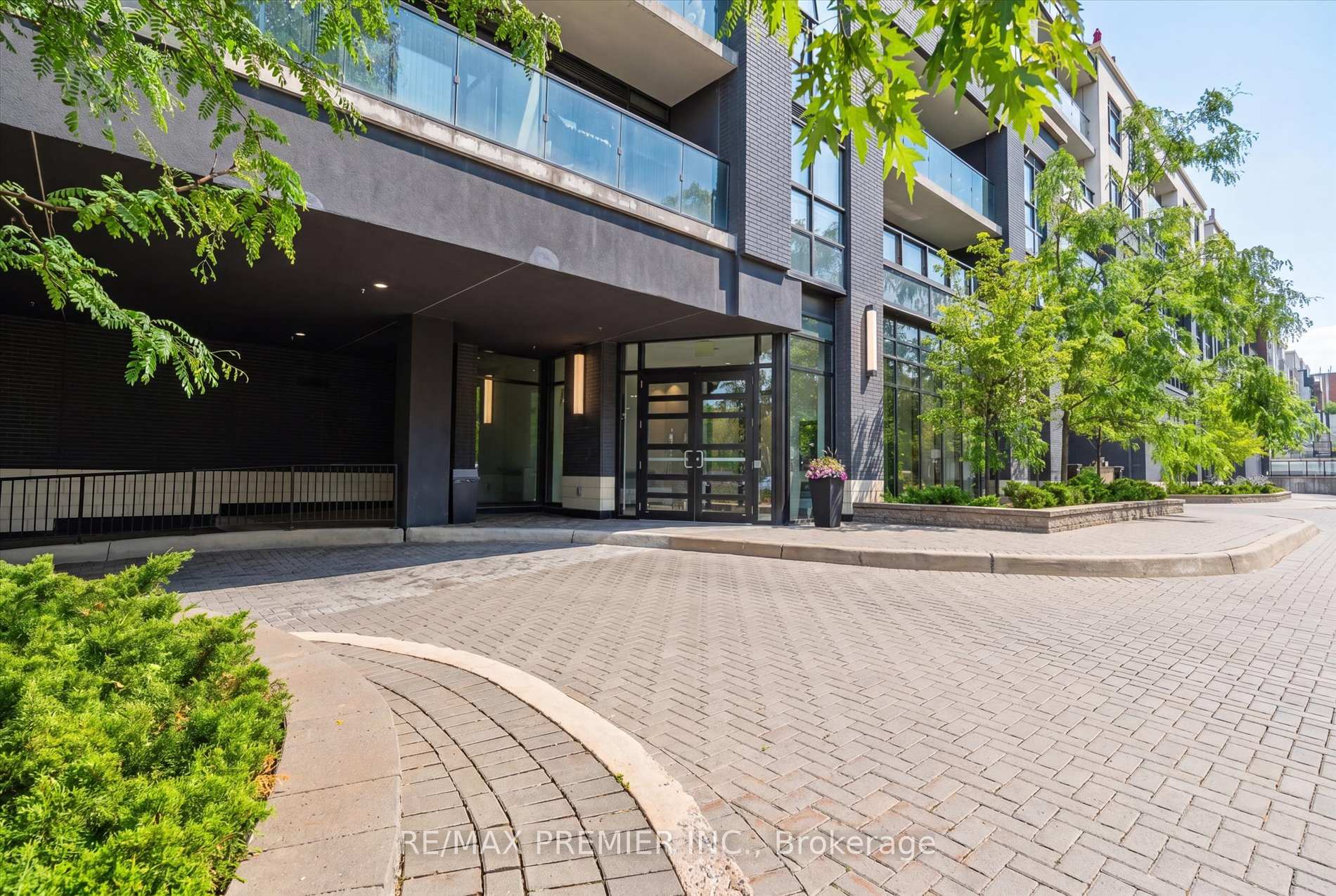 1401 O'Connor Drive 504, Toronto E03 — photo 3 of 5