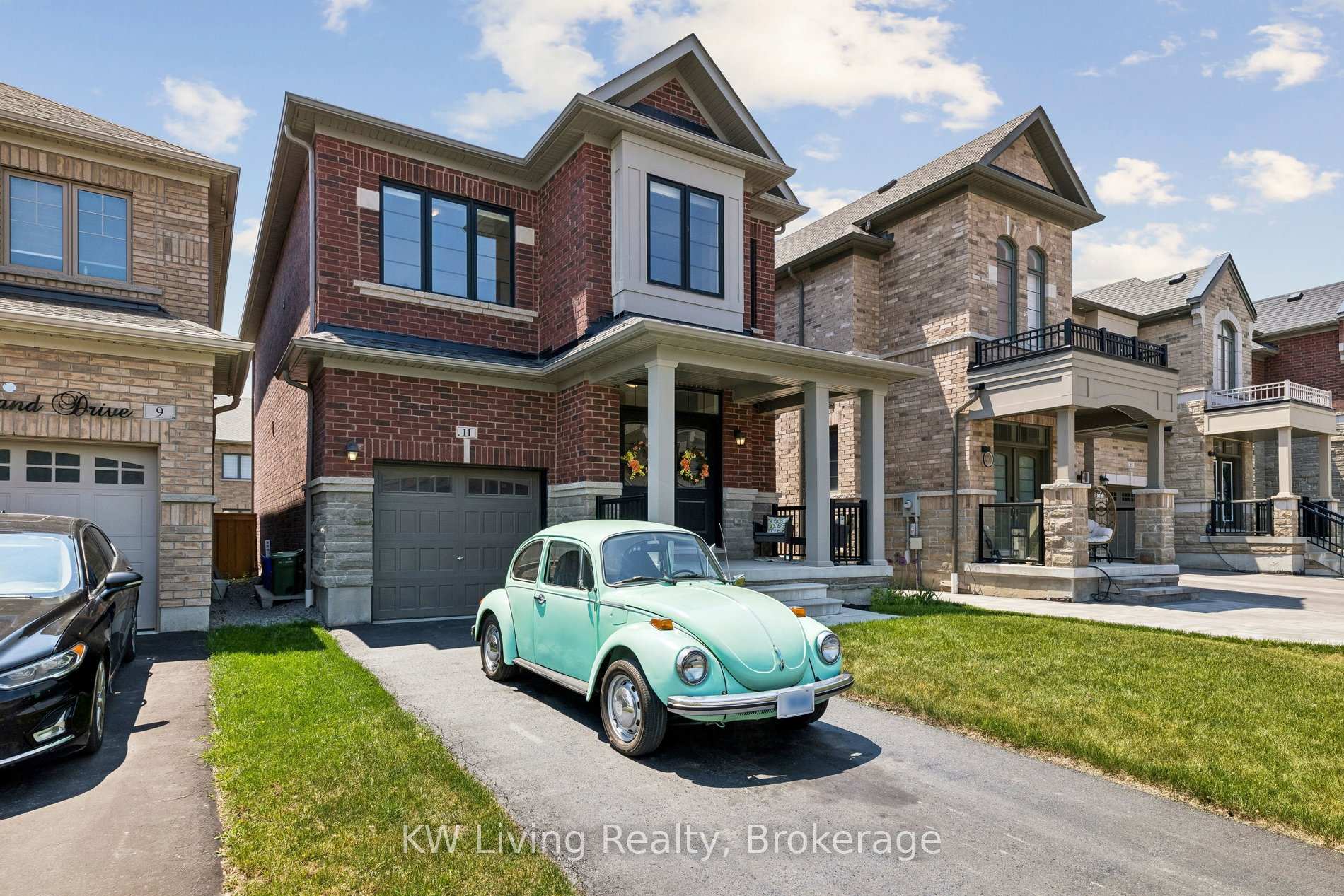 11 Auckland Drive, Whitby, ON L1P 0H4
