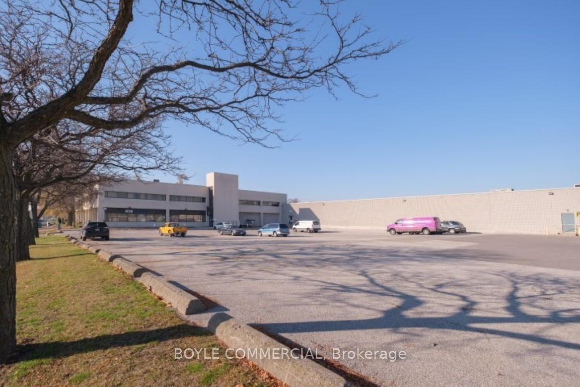 19 Waterman Avenue 204, Toronto E03 — photo 3 of 5