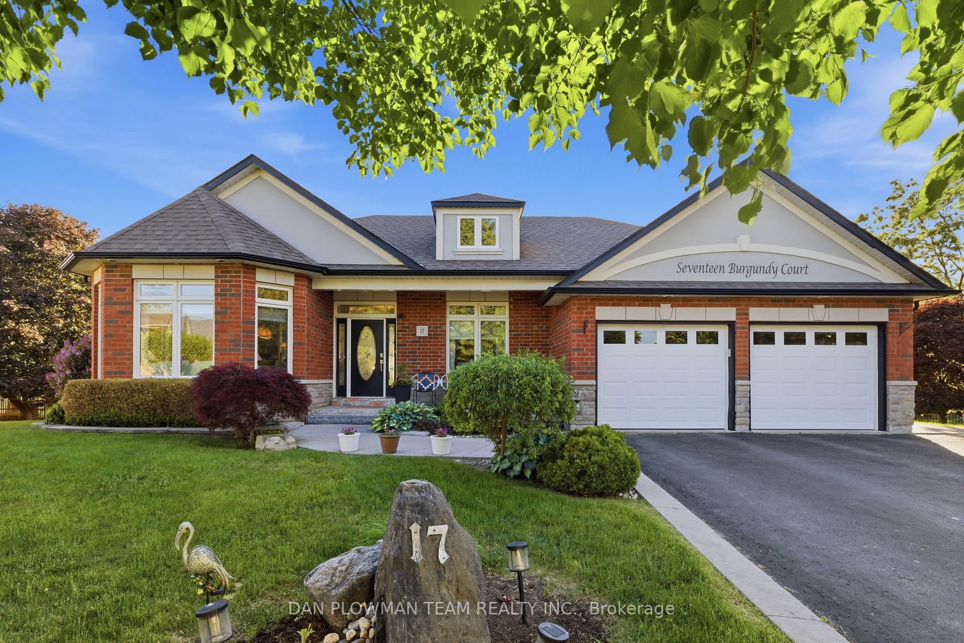 17 Burgundy Court, Whitby, ON L1R 3H7