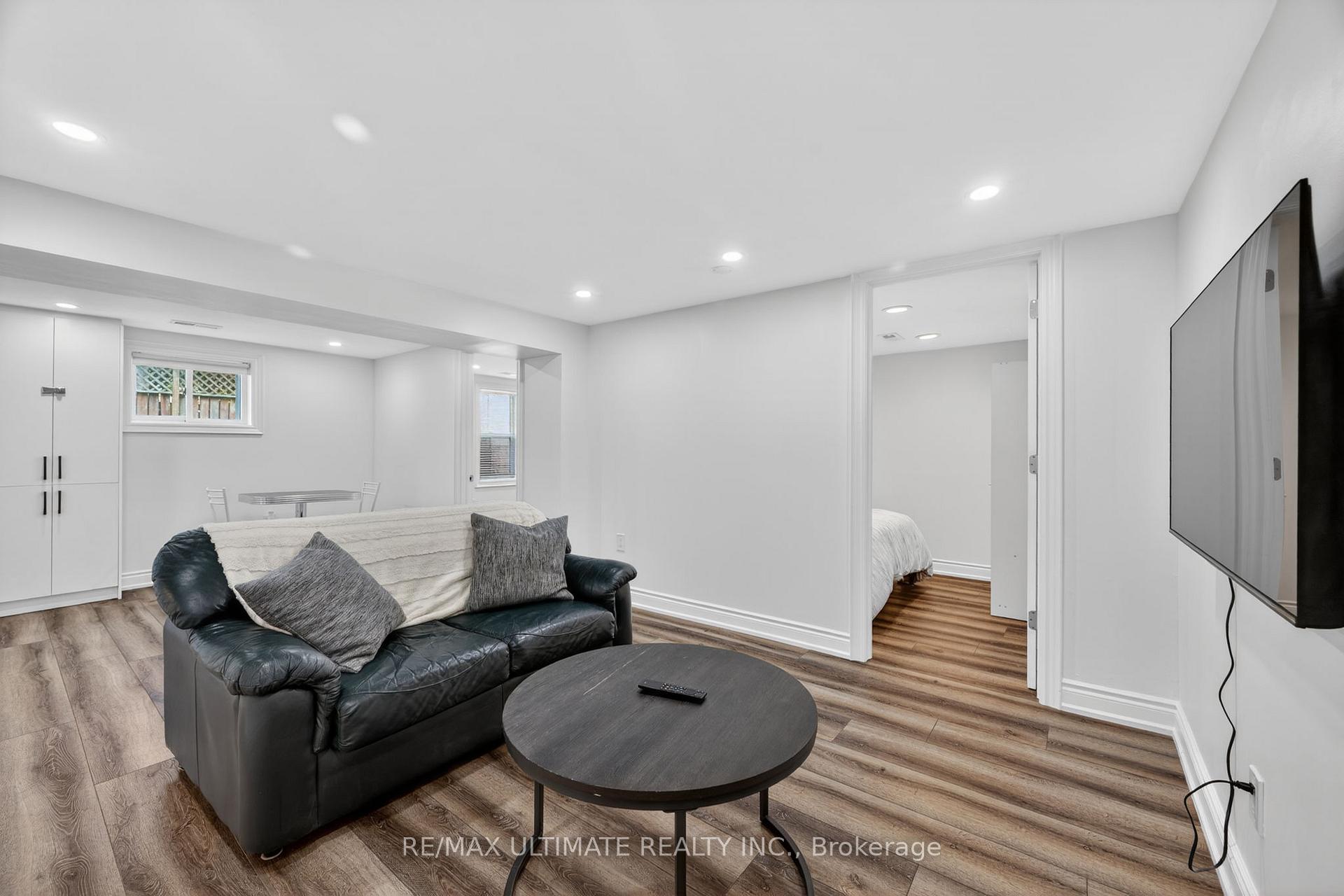 818 Krosno Boulevard Basement, Pickering, ON L1W 1G8