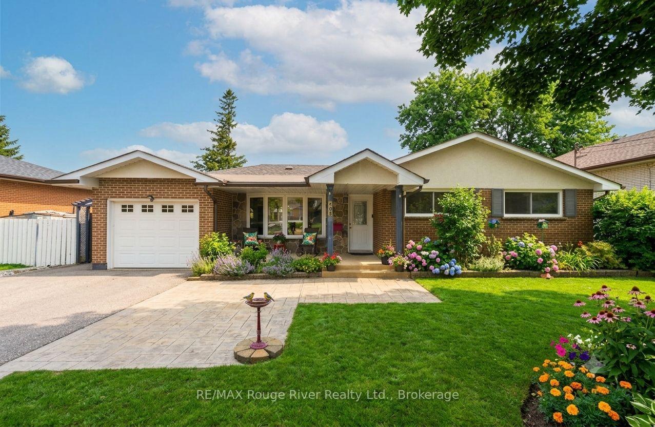 98 Applewood Crescent, Whitby, ON L1N 2E7