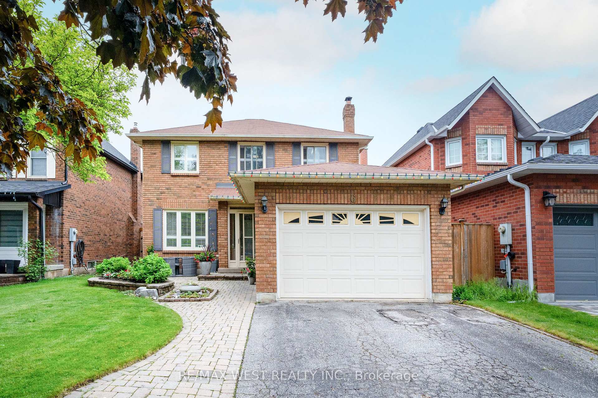 6 Hawkins Crescent, Ajax, ON L1S 4Y1