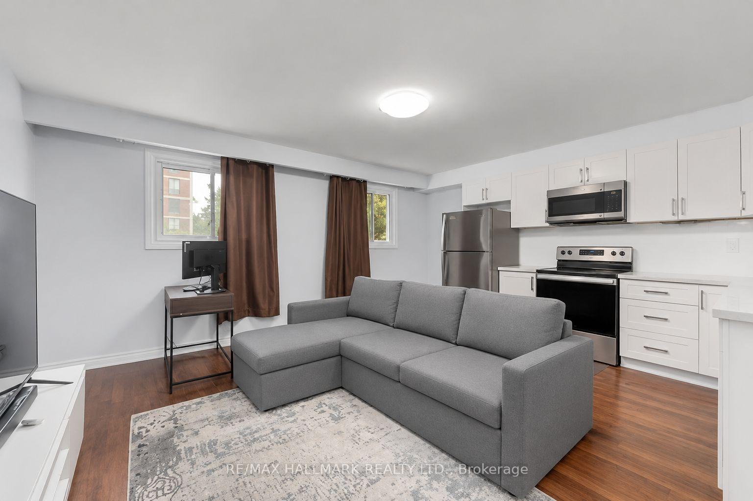 82 Halsey Avenue 3, Toronto E03, ON M4B 1A9 — Toronto E03, Ontario