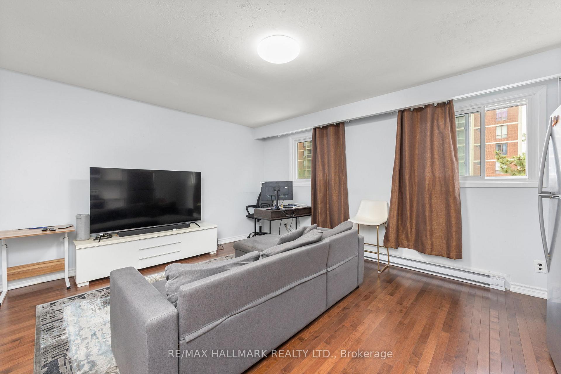 82 Halsey Avenue 3, Toronto E03 — photo 2 of 5