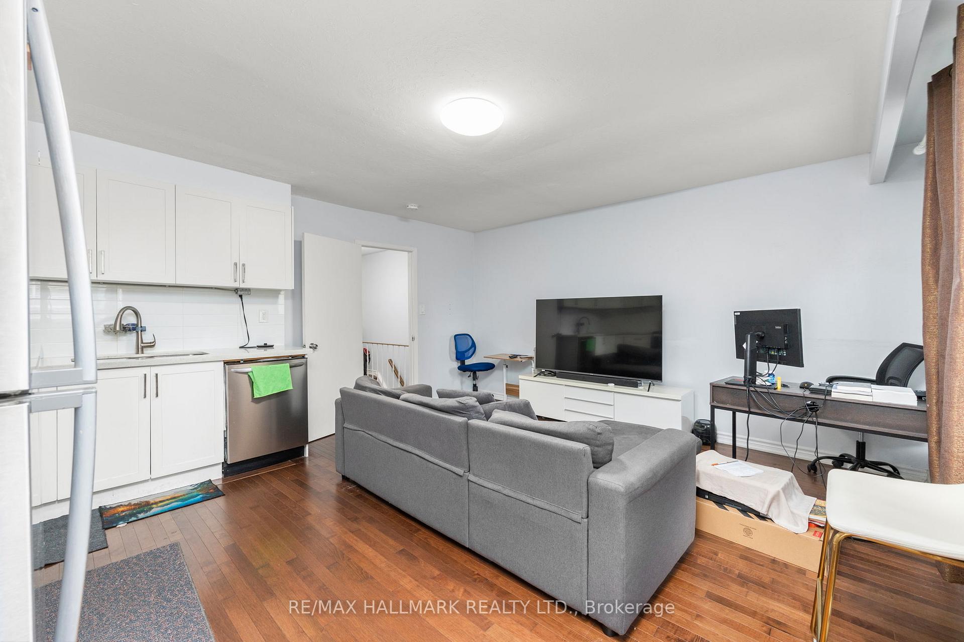 82 Halsey Avenue 3, Toronto E03 — photo 4 of 5