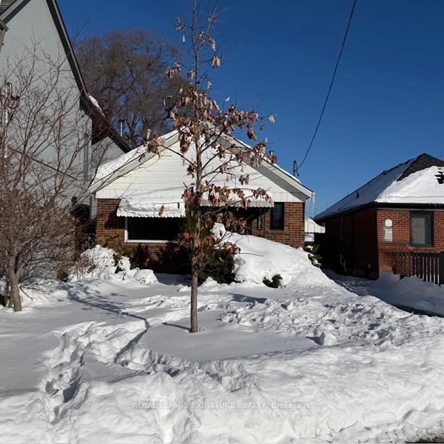 293 Glebemount Avenue Lower, Toronto E03, ON M4C 3V4 — Toronto E03, Ontario