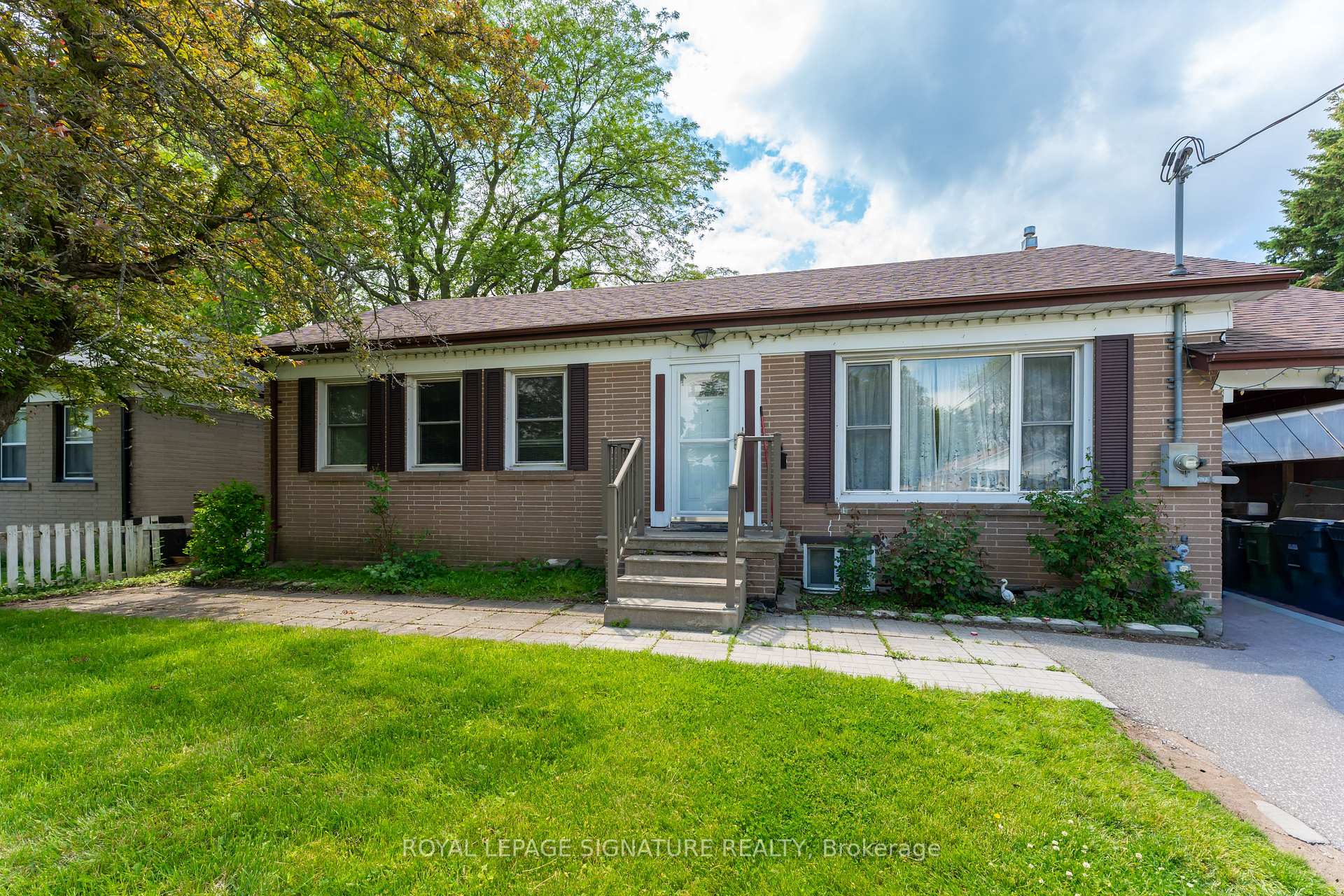 14 Lawndale Road Main, Toronto E08, ON M1M 3R6