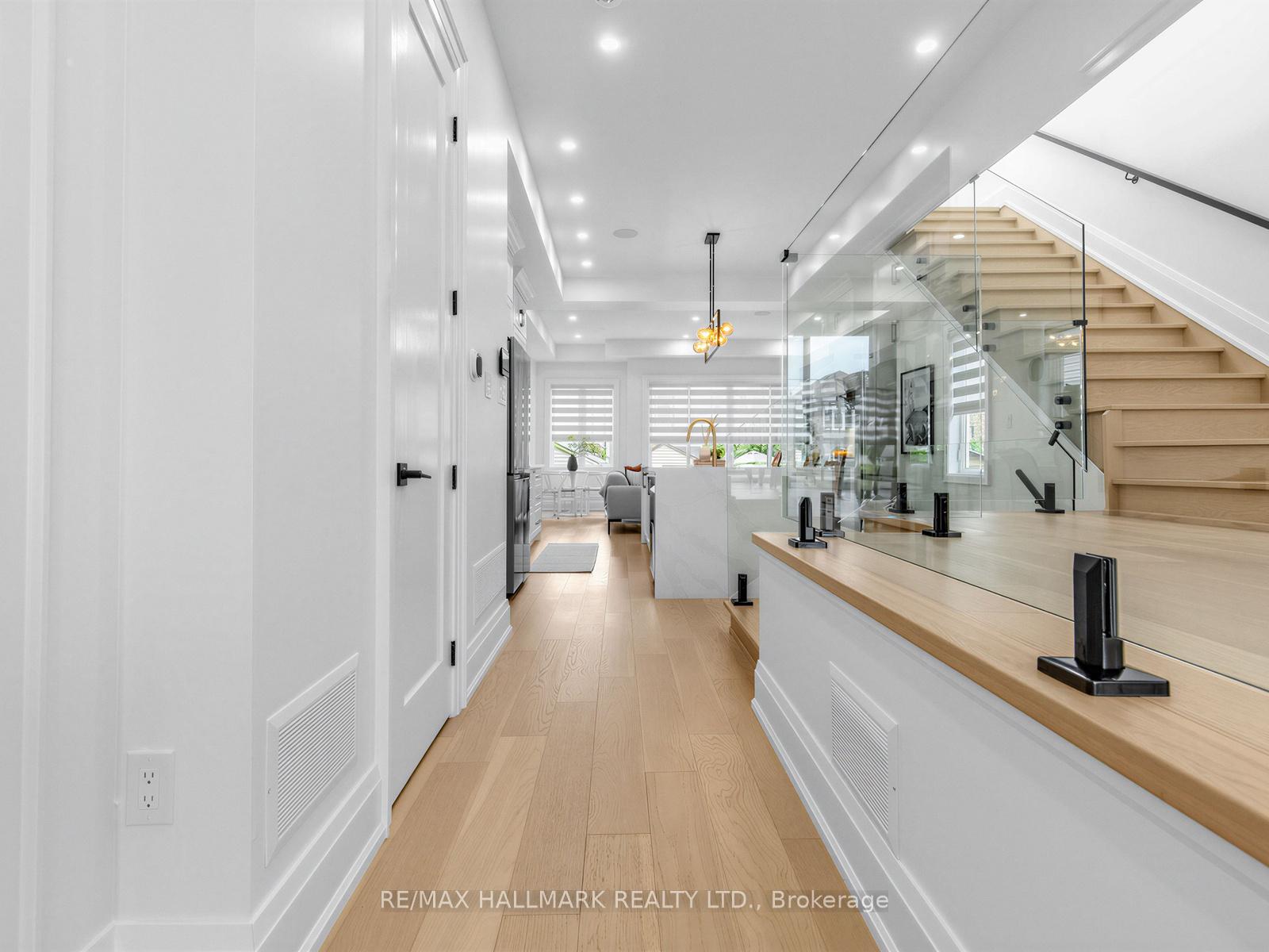 34 Roosevelt Road, Toronto E03 — photo 5 of 5
