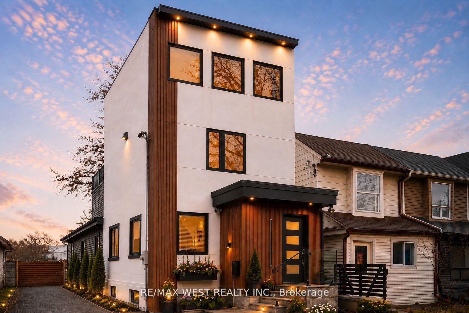 201 Rhodes Avenue, Toronto E01, ON M4L 3A2