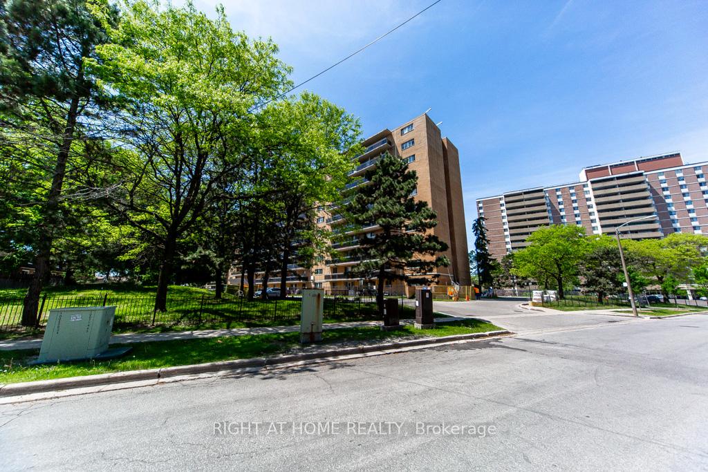 100 Dundalk Drive 315, Toronto E04, ON M1P 4V2