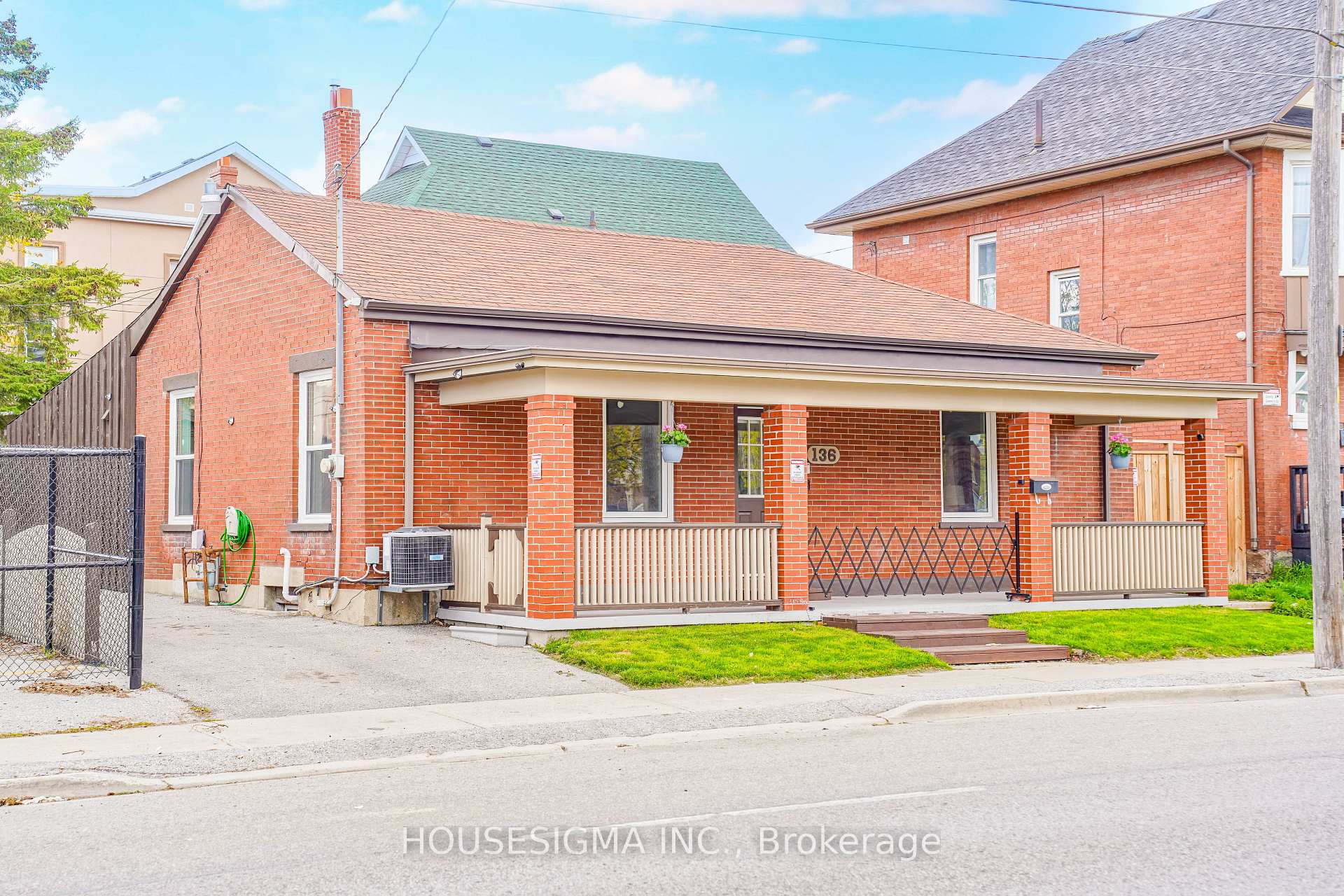 136 Celina Street, Oshawa, ON L1H 4N5