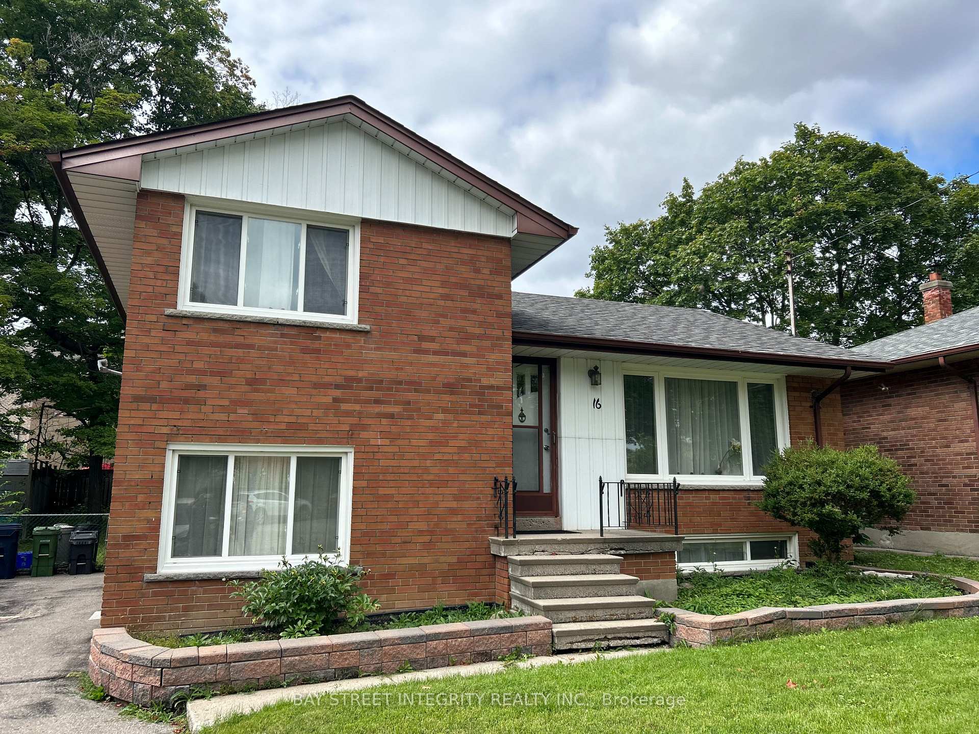 16 Highhill Drive, Toronto E05, ON M1T 1N6