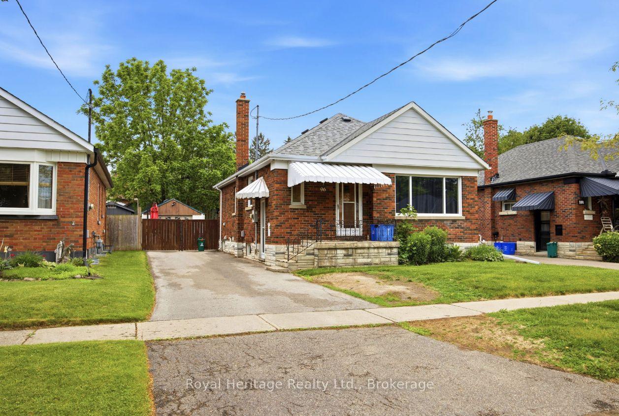 96 Oakes Avenue, Oshawa, ON L1G 6C6