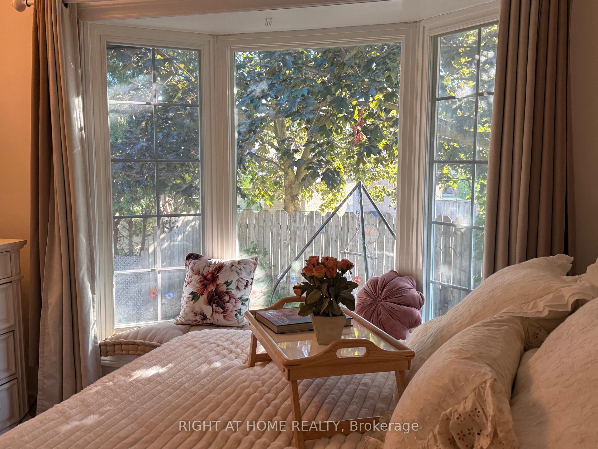 20 Cardiff Court, Whitby, ON L1N 5N9