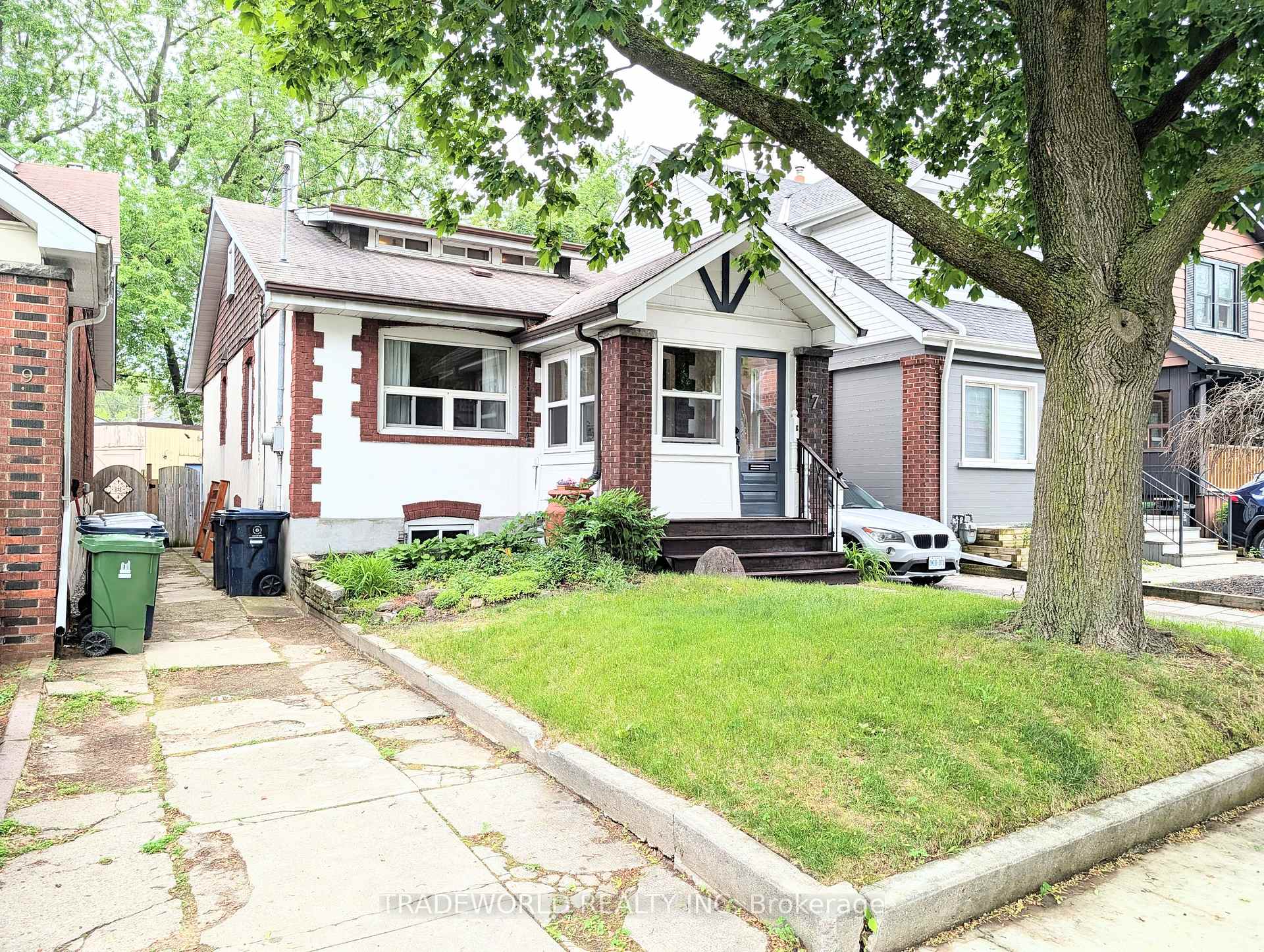 7 Costain Avenue, Toronto E02, ON M4E 2G7