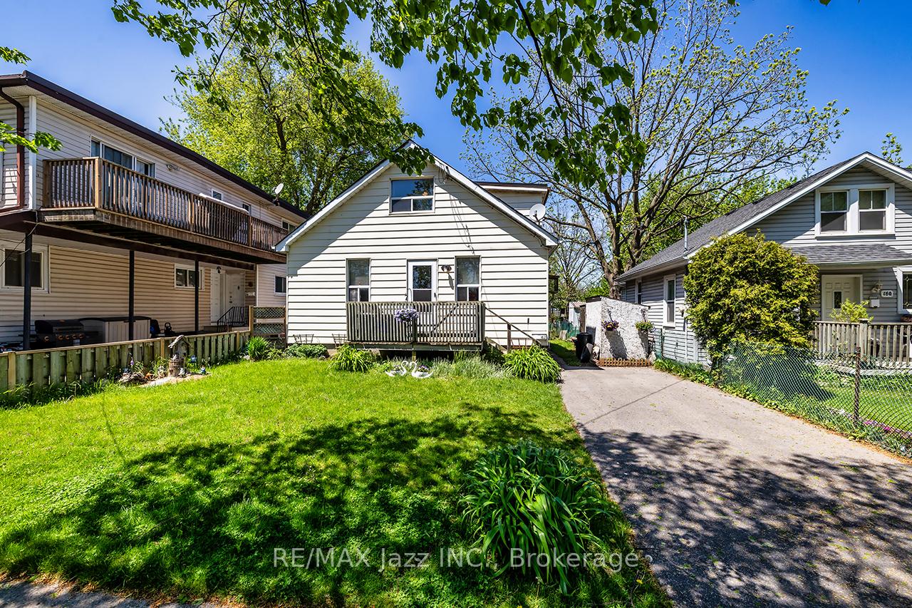 162 College Avenue, Oshawa, ON L1J 1R4