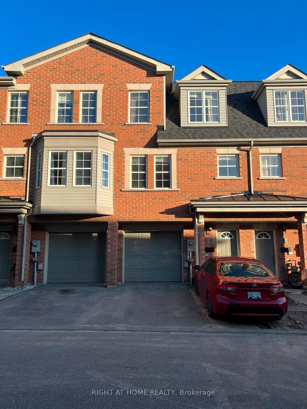 37 Archibald Mews, Toronto E09, ON M1P 0A5