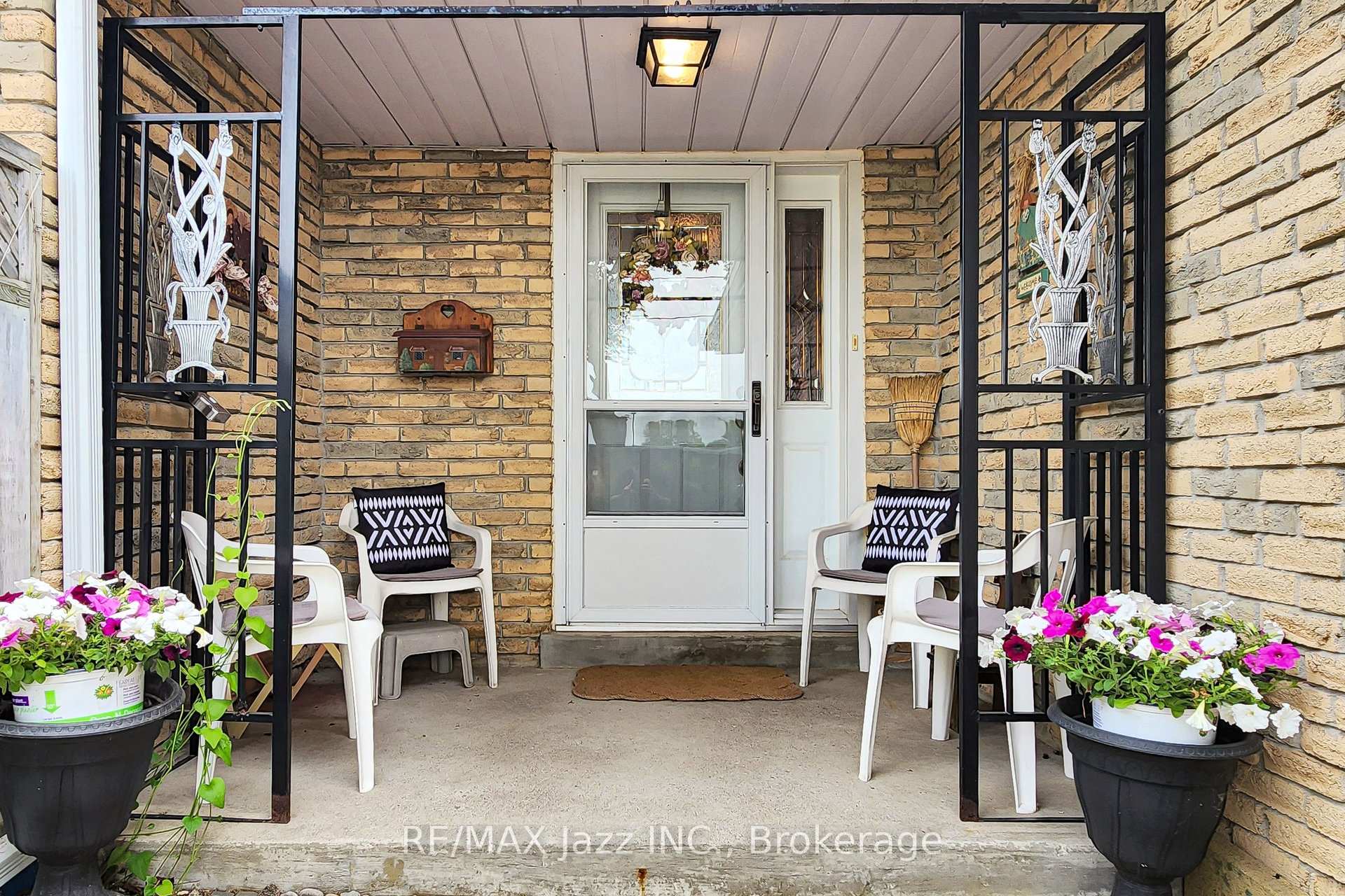 115 Glovers Road, Oshawa, ON L1G 3Y1