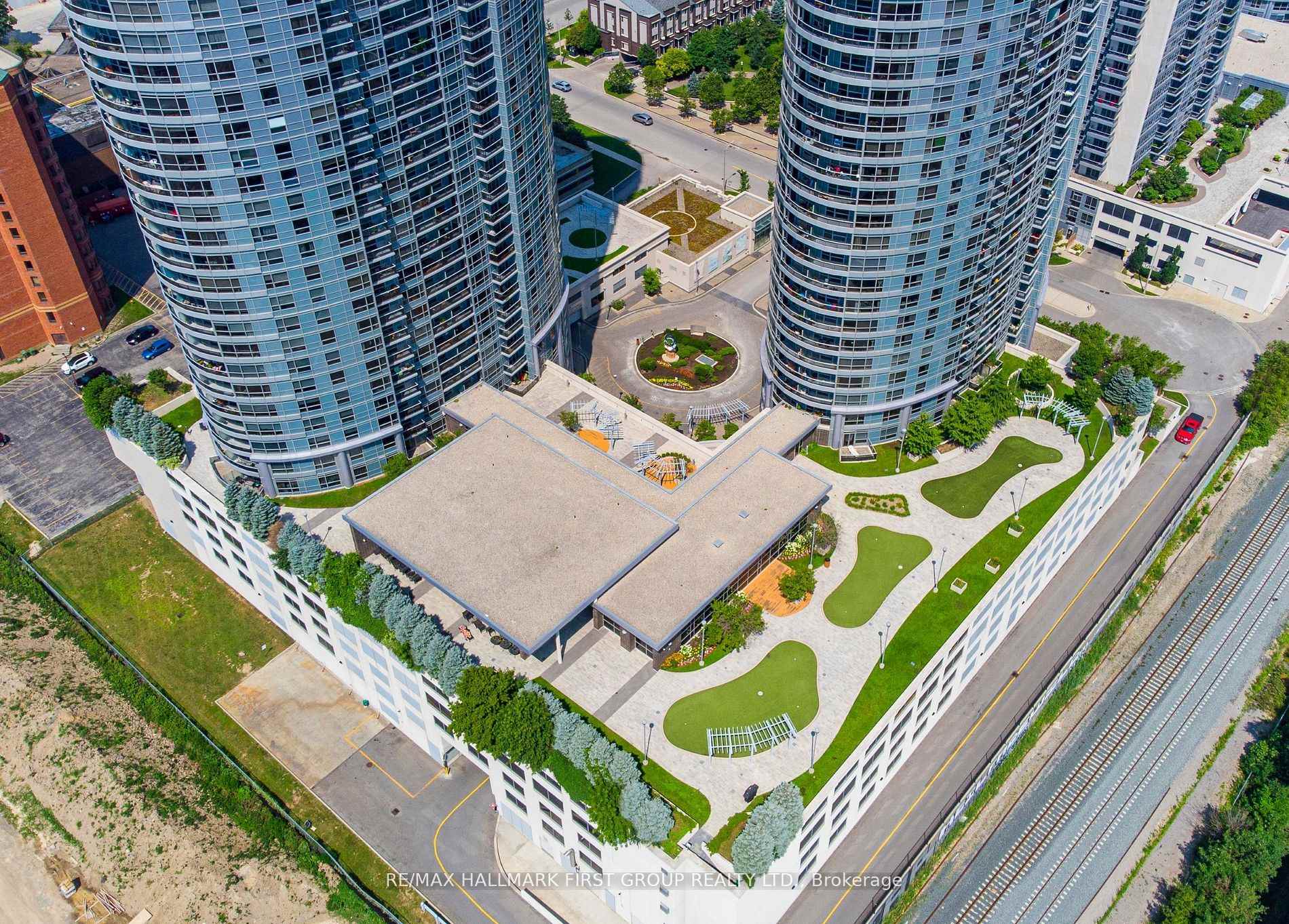 125 Village Green Square 1409, Toronto E07, ON M1S 0G3