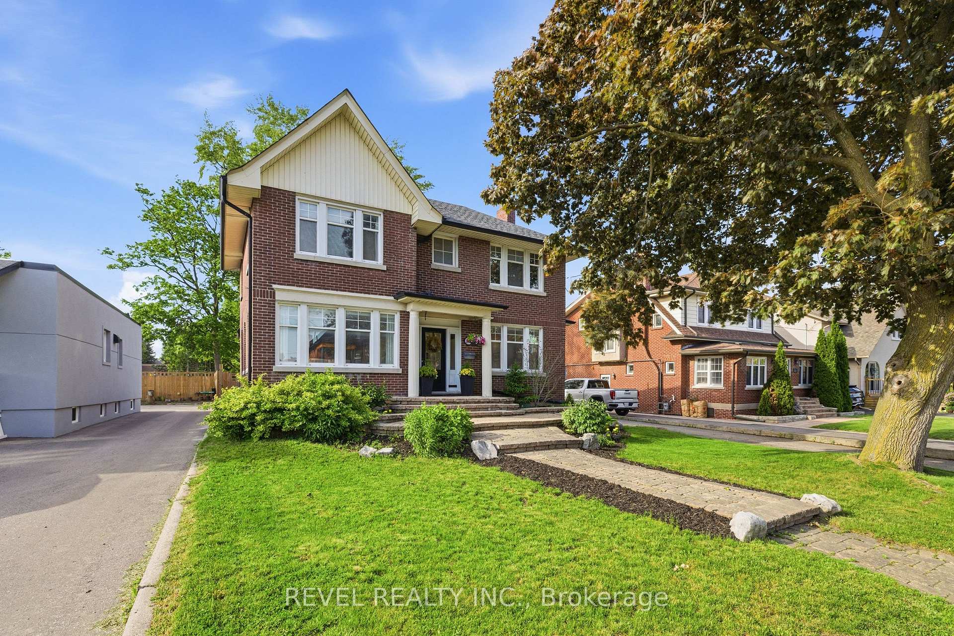308 King Street E, Oshawa, ON L1H 1C8