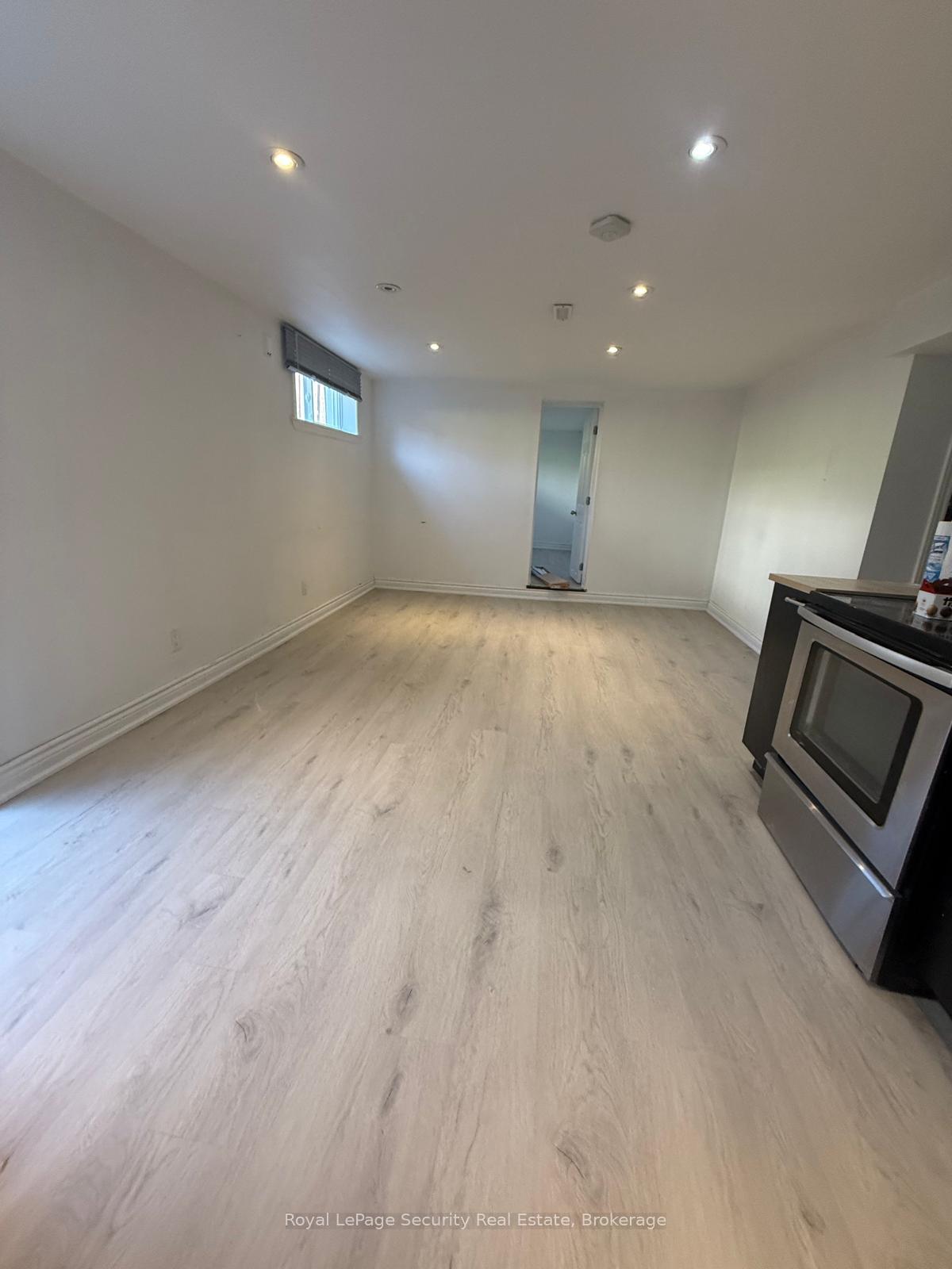 688 Tennyson Avenue, Oshawa, ON L1H 3K4