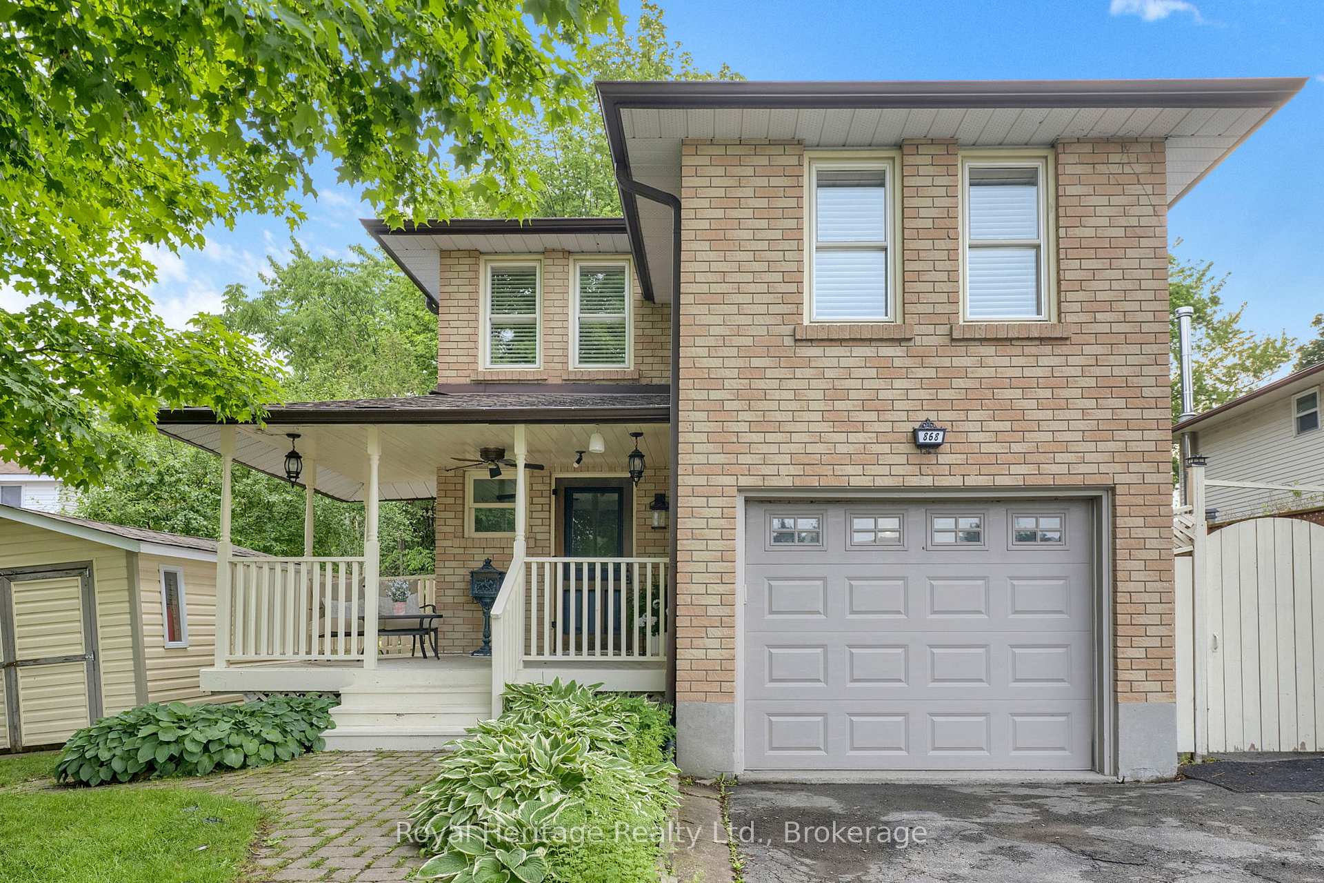 868 William Booth Crescent, Oshawa, ON L1G 7N4