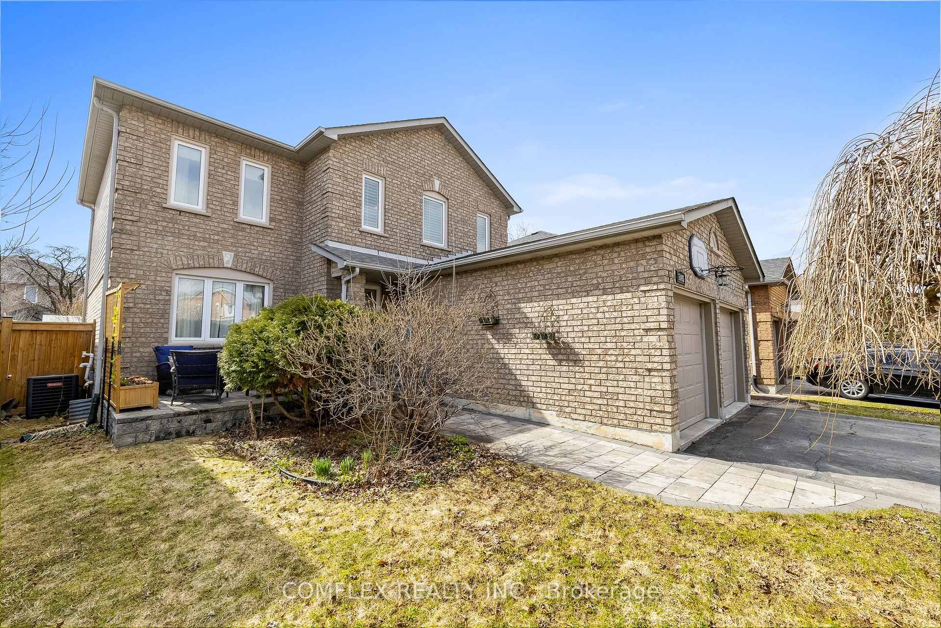1045 Beaver Valley Crescent E, Oshawa, ON L1J 8N2