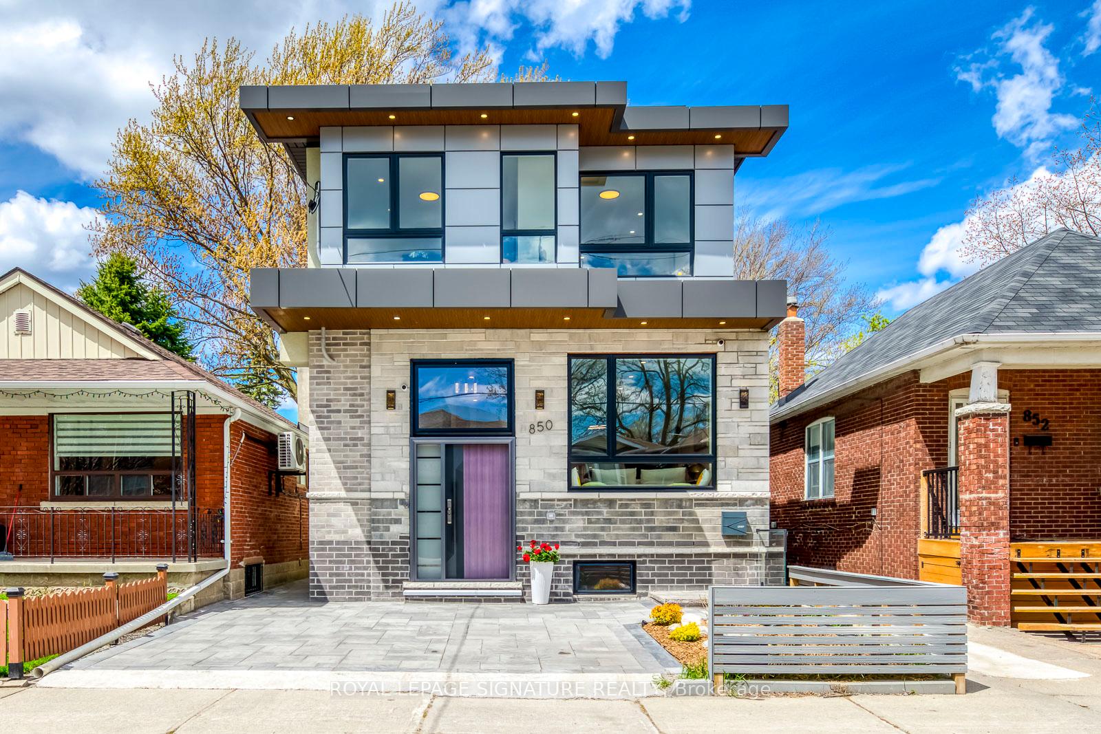850 Cosburn Avenue, Toronto E03, ON M4C 2W2