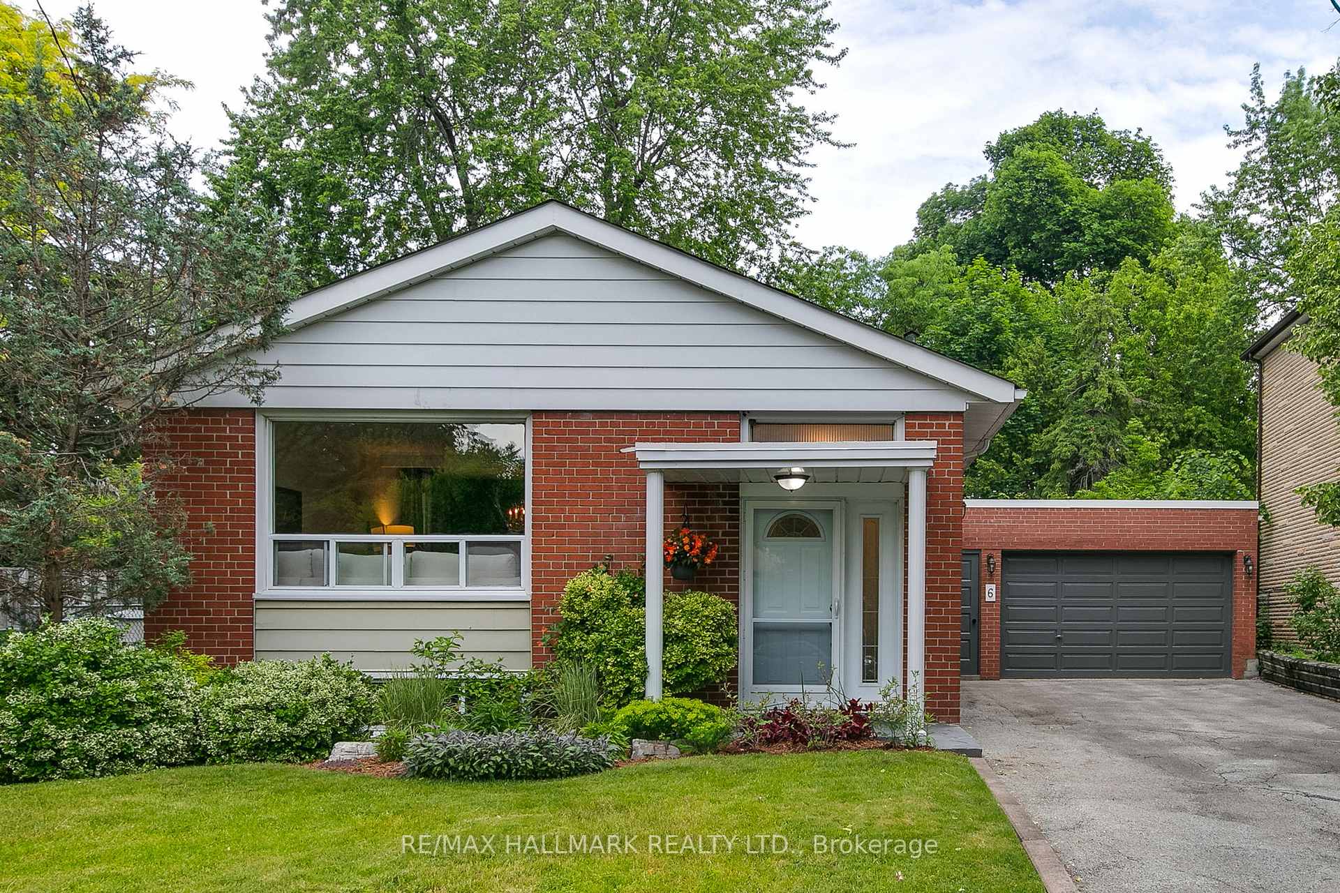 6 Suraty Avenue, Toronto E09, ON M1P 4E1