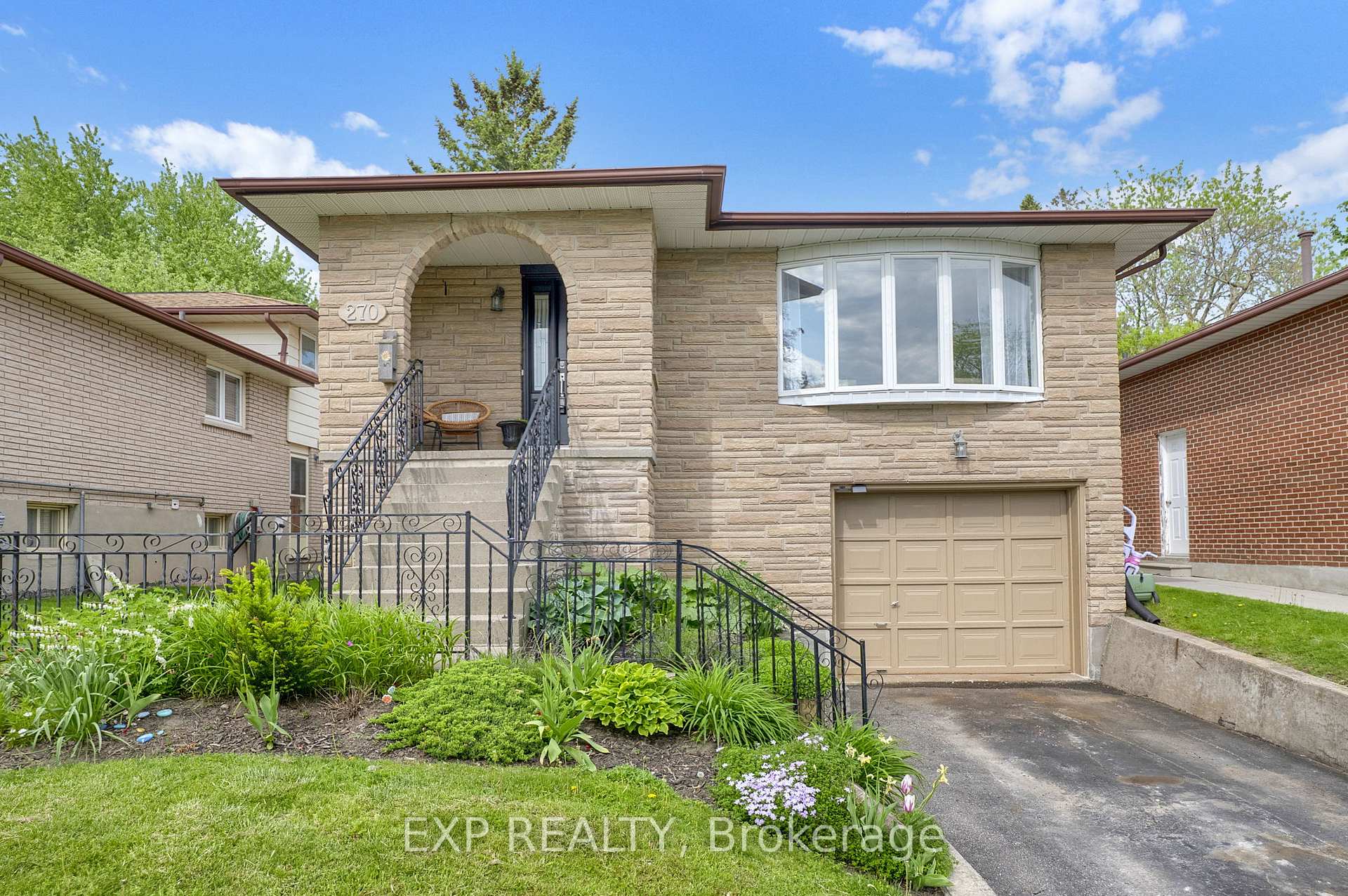270 Fairlawn Court, Oshawa, ON L1J 4P9
