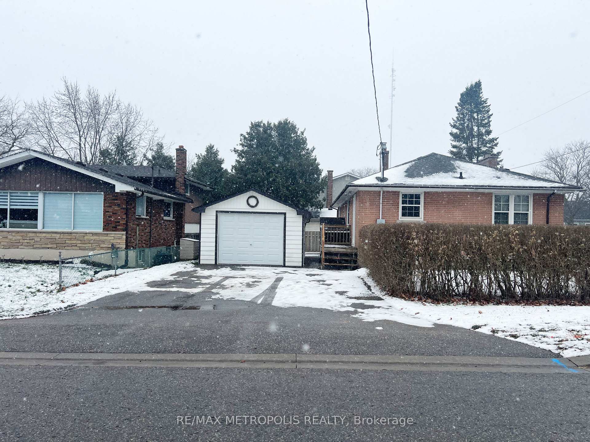 1101 King Street BSMT, Whitby, ON L1N 5A9