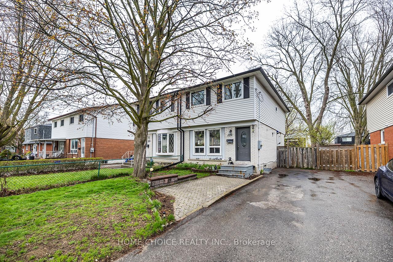 225 Barkley Crescent, Oshawa, ON L1J 2E7