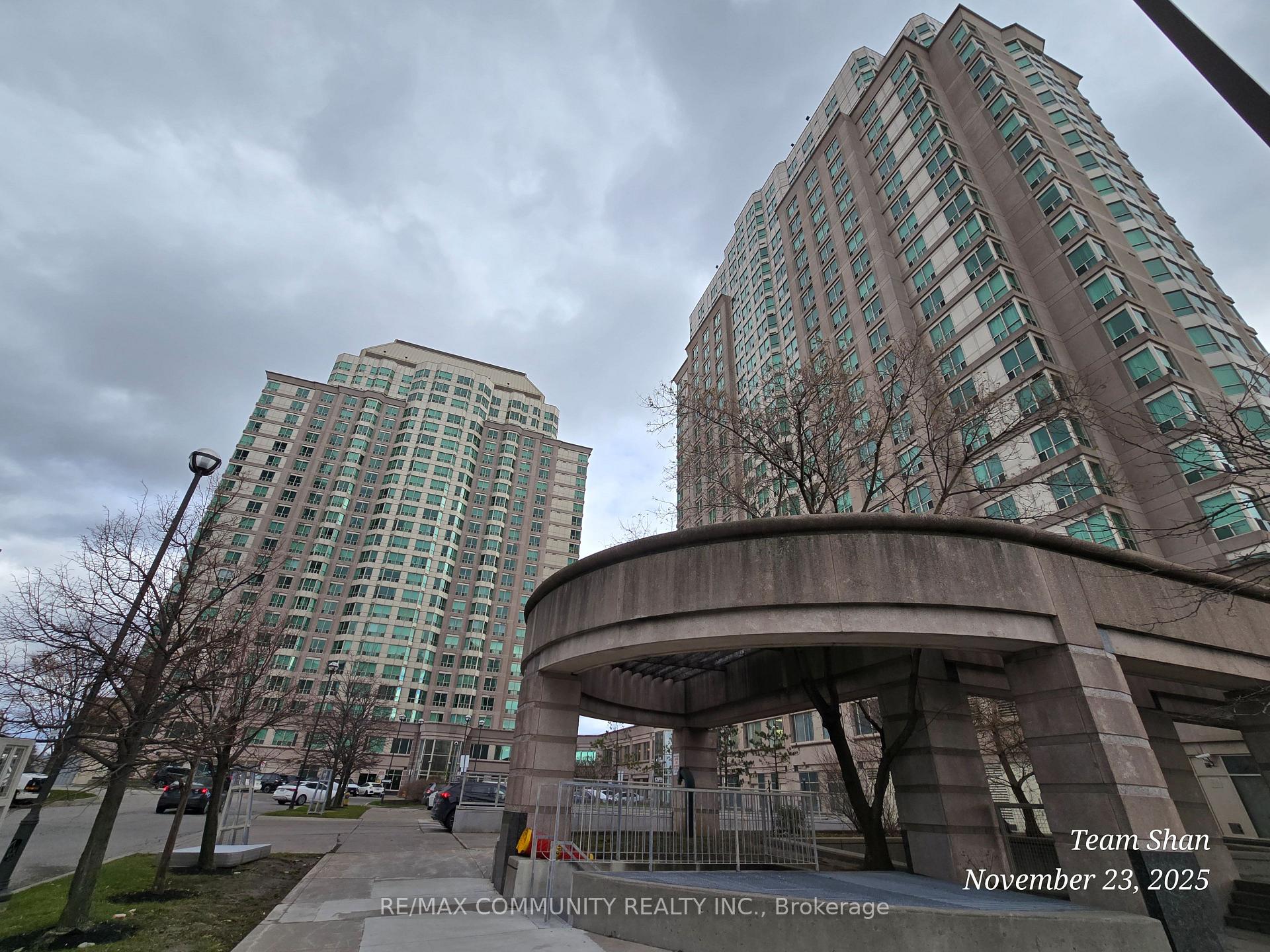 1 Lee Centere Drive PH302, Toronto E09, ON M1H 3J2