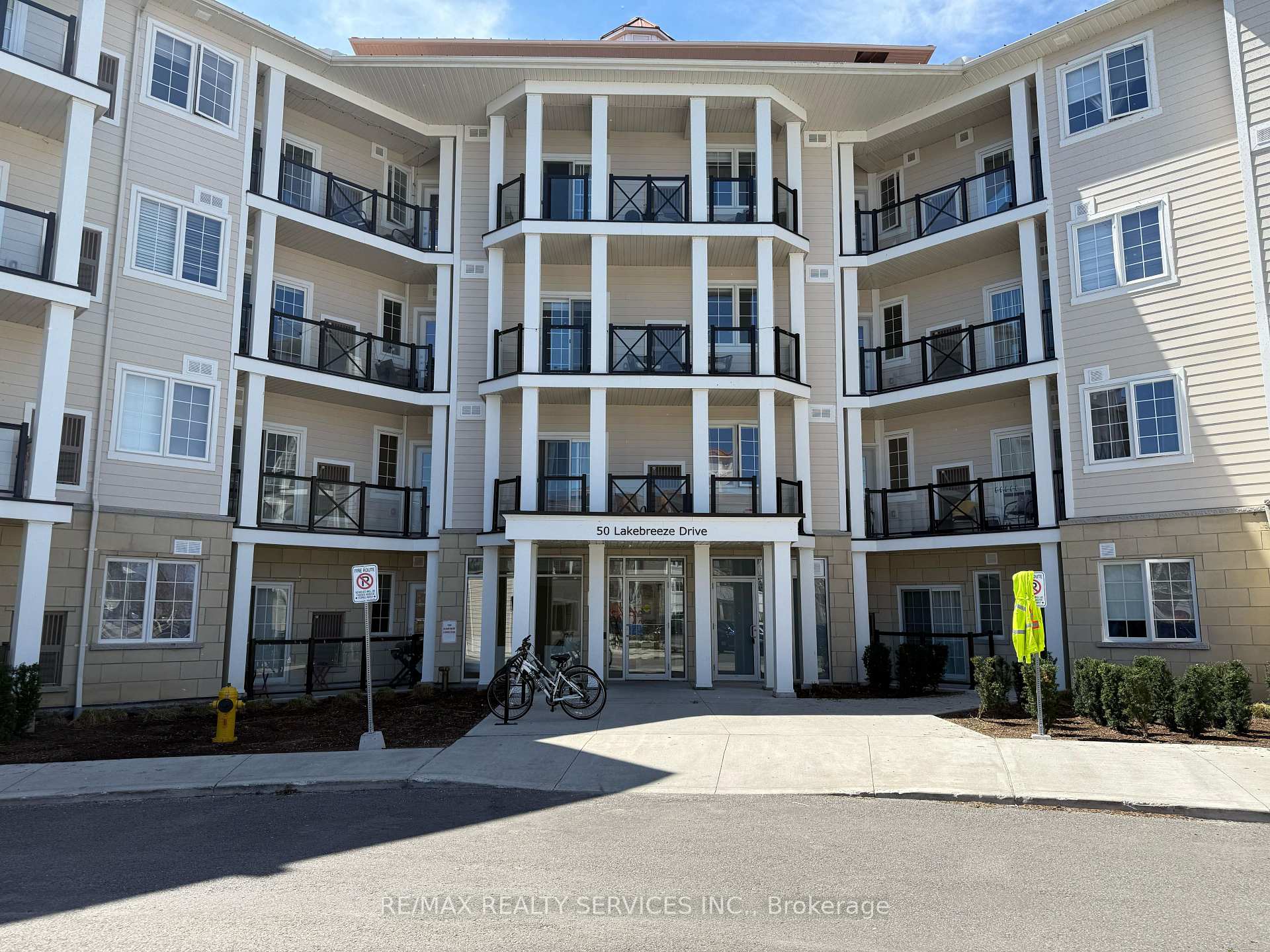 50 Lakebreeze Drive 229, Clarington, ON L1B 1N4