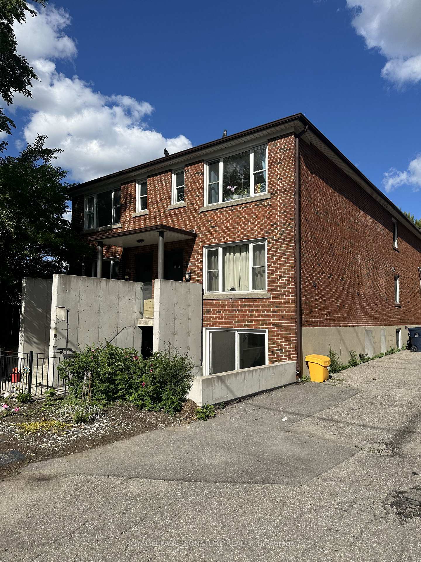 1089 Broadview Avenue 3, Toronto E03, ON M4K 2S4