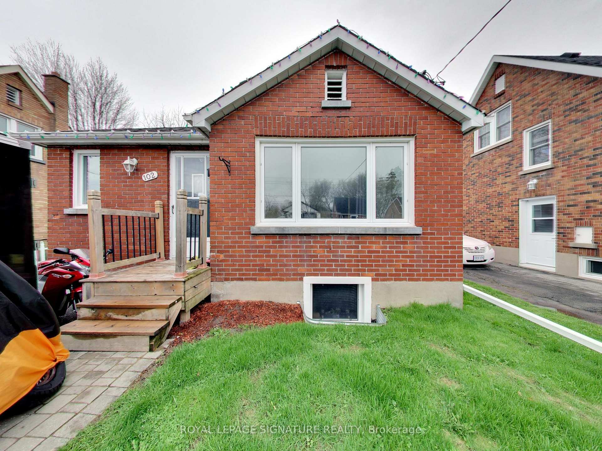 102 Central Park Boulevard N, Oshawa, ON L1G 5Y5