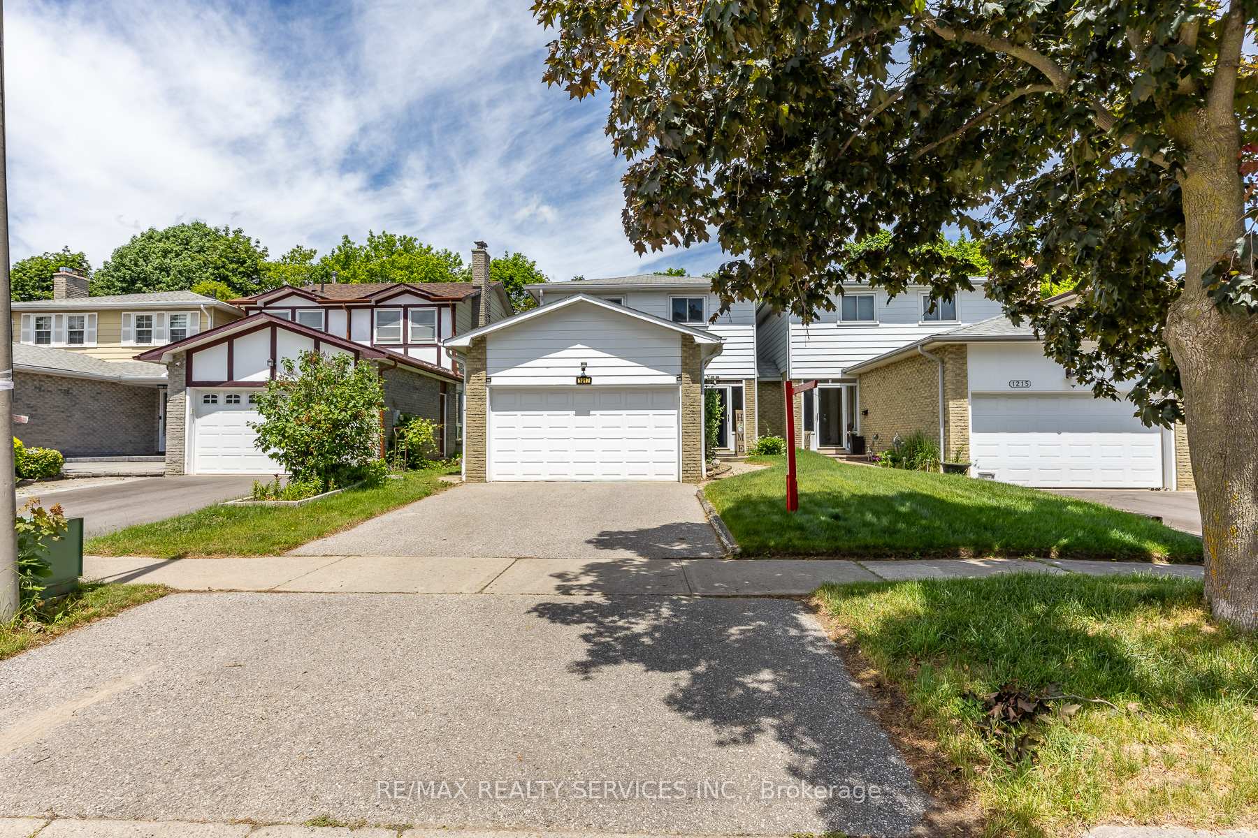 1217 Gloucester Square, Pickering, ON L1V 3P7
