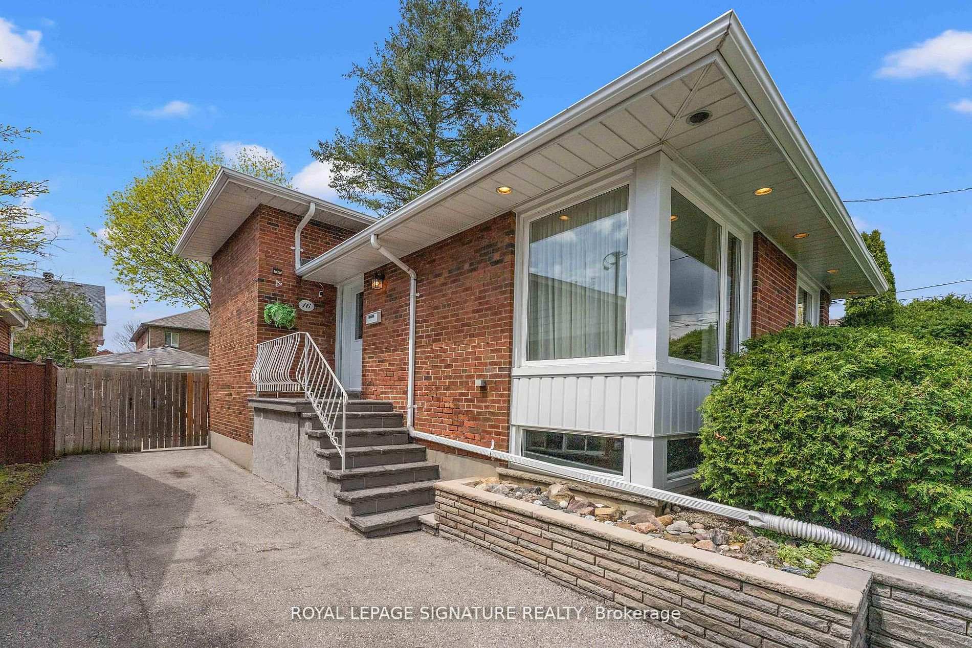 16 Shrewsbury Square, Toronto E05, ON M1T 1L2
