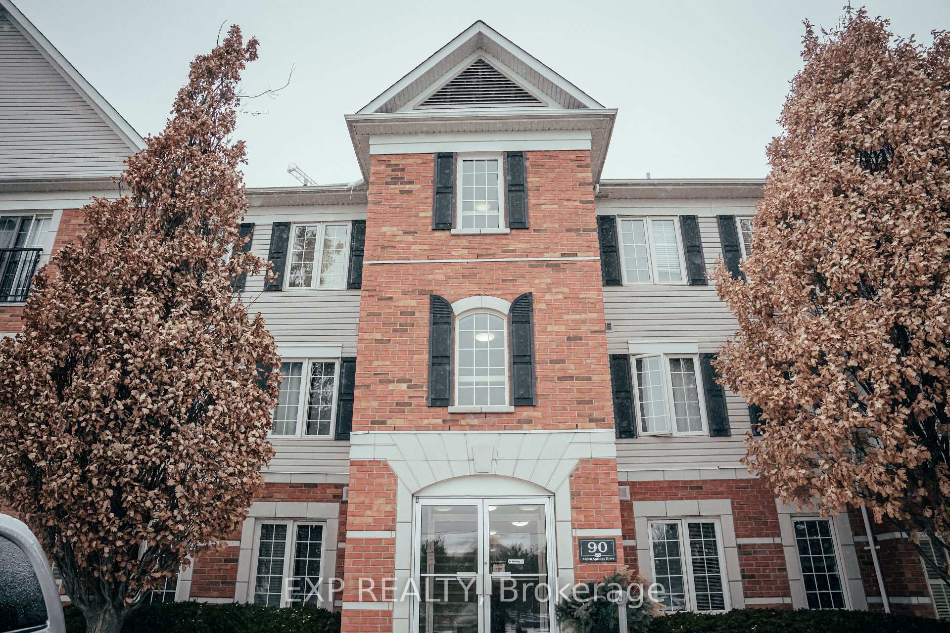 90 Aspen Springs Drive 307, Clarington, ON L1C 5N4
