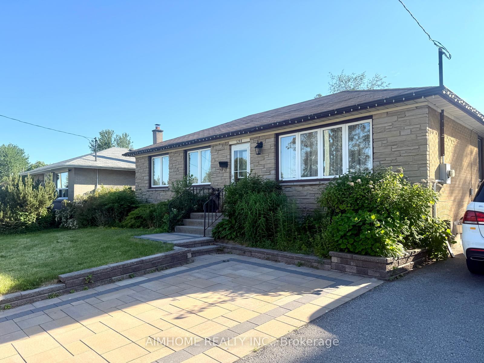 1298 Minden Street Main, Oshawa, ON L1J 3R4