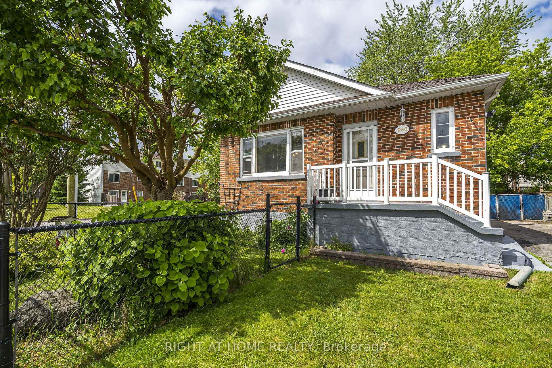980 Glen Street, Oshawa, ON L1J 3V1