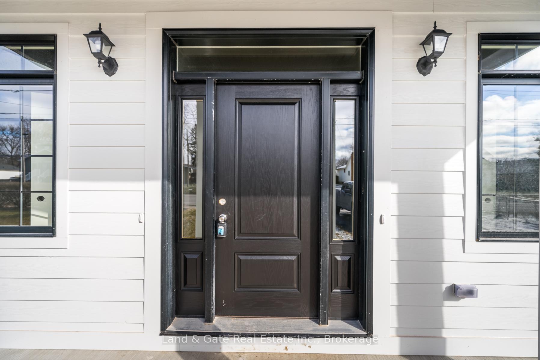 127 Gibbons Street, Oshawa, ON L1J 4Y1