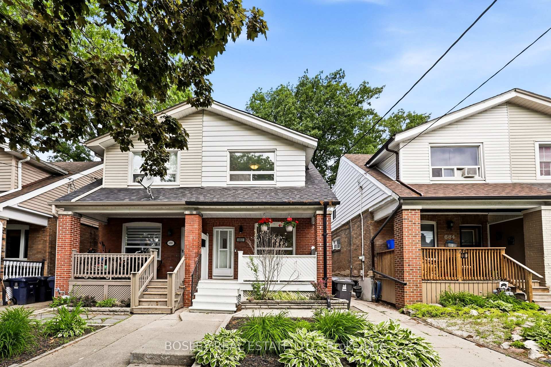 682 Milverton Boulevard, Toronto E03, ON M4C 1X9