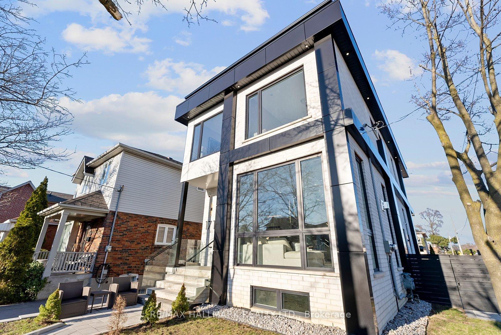 171 Durant Avenue MAIN FULL HOUSE, Toronto E03, ON M4J 4W5