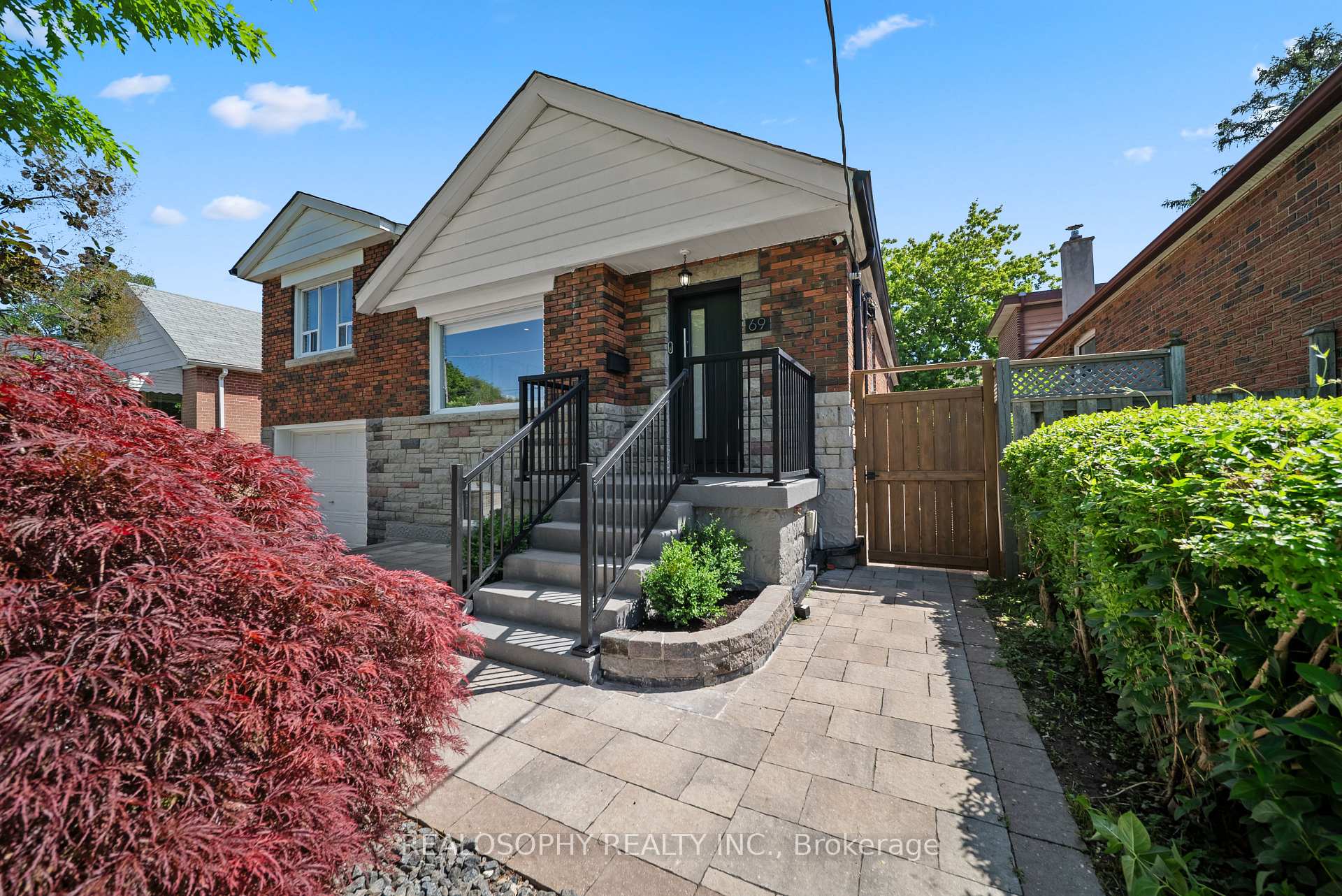 69 Squires Avenue, Toronto E03, ON M4B 2R7